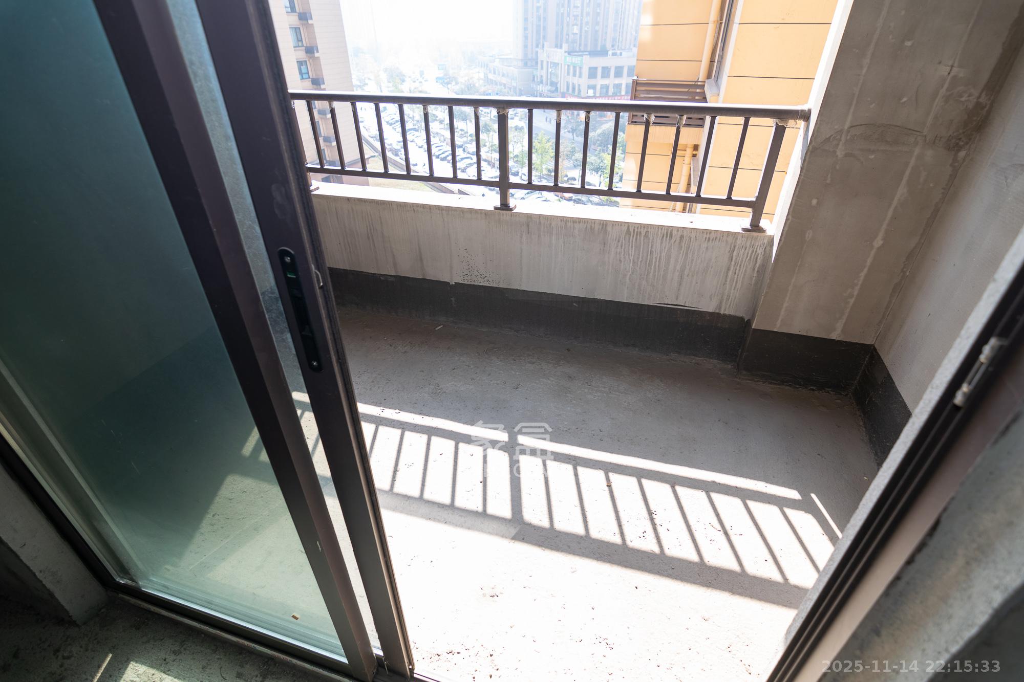 长房星珑湾 4室2厅2卫 65.0万 长房星珑湾 4室2厅2卫 65.0万阳台