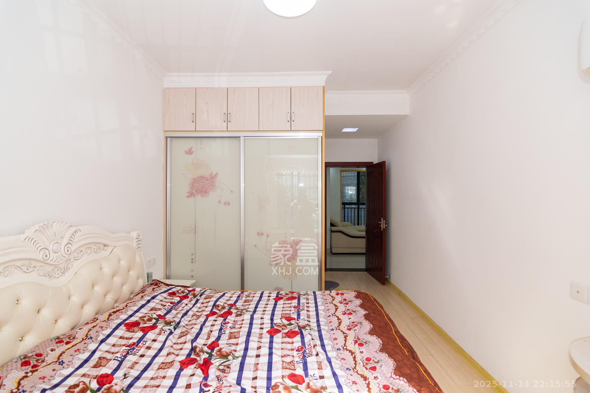 百合湖滨花园 3室2厅2卫 46.0万 百合湖滨花园 3室2厅2卫 46.0万卧室