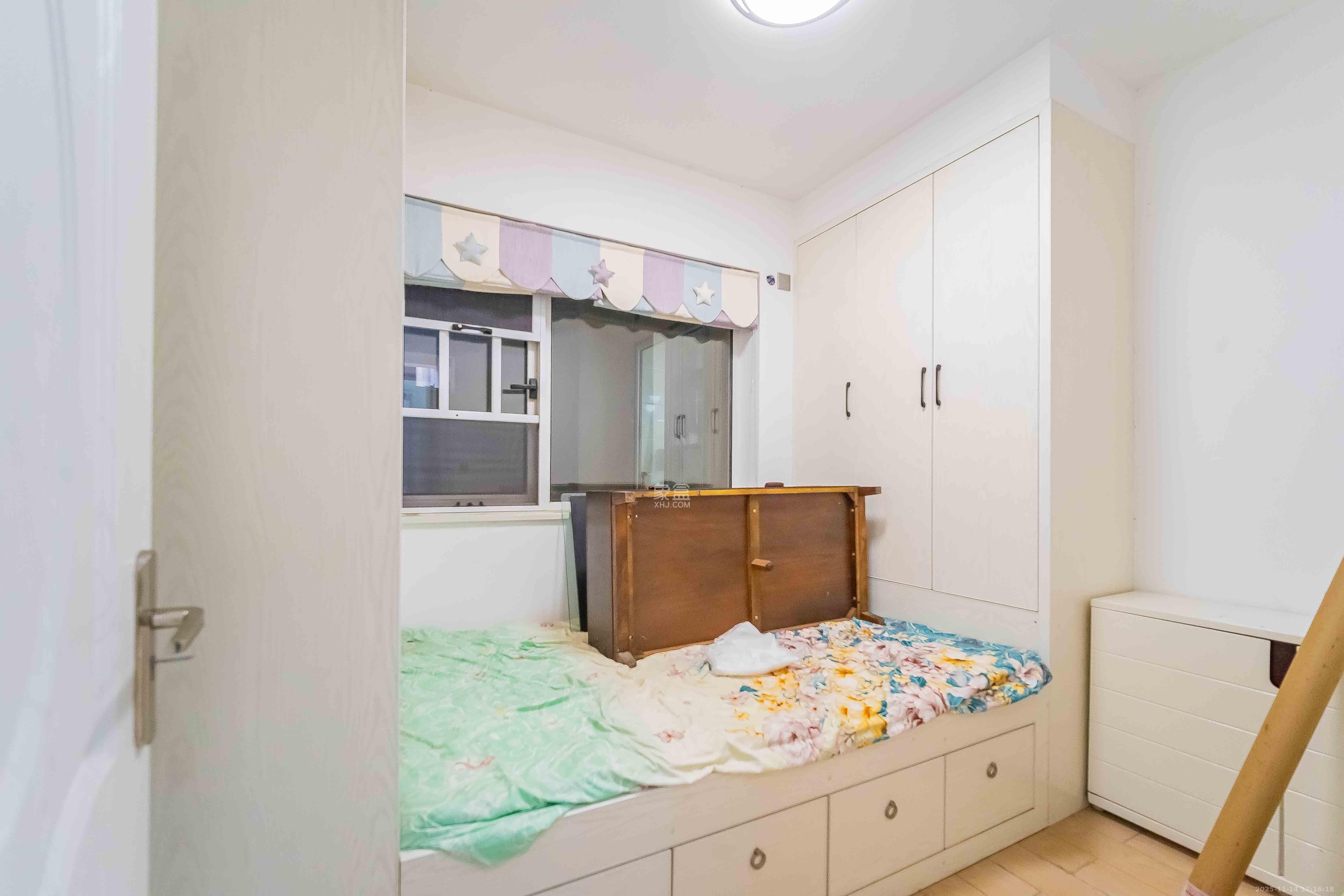 绿地之窗  3室2厅2卫    2500.0元/月室内图