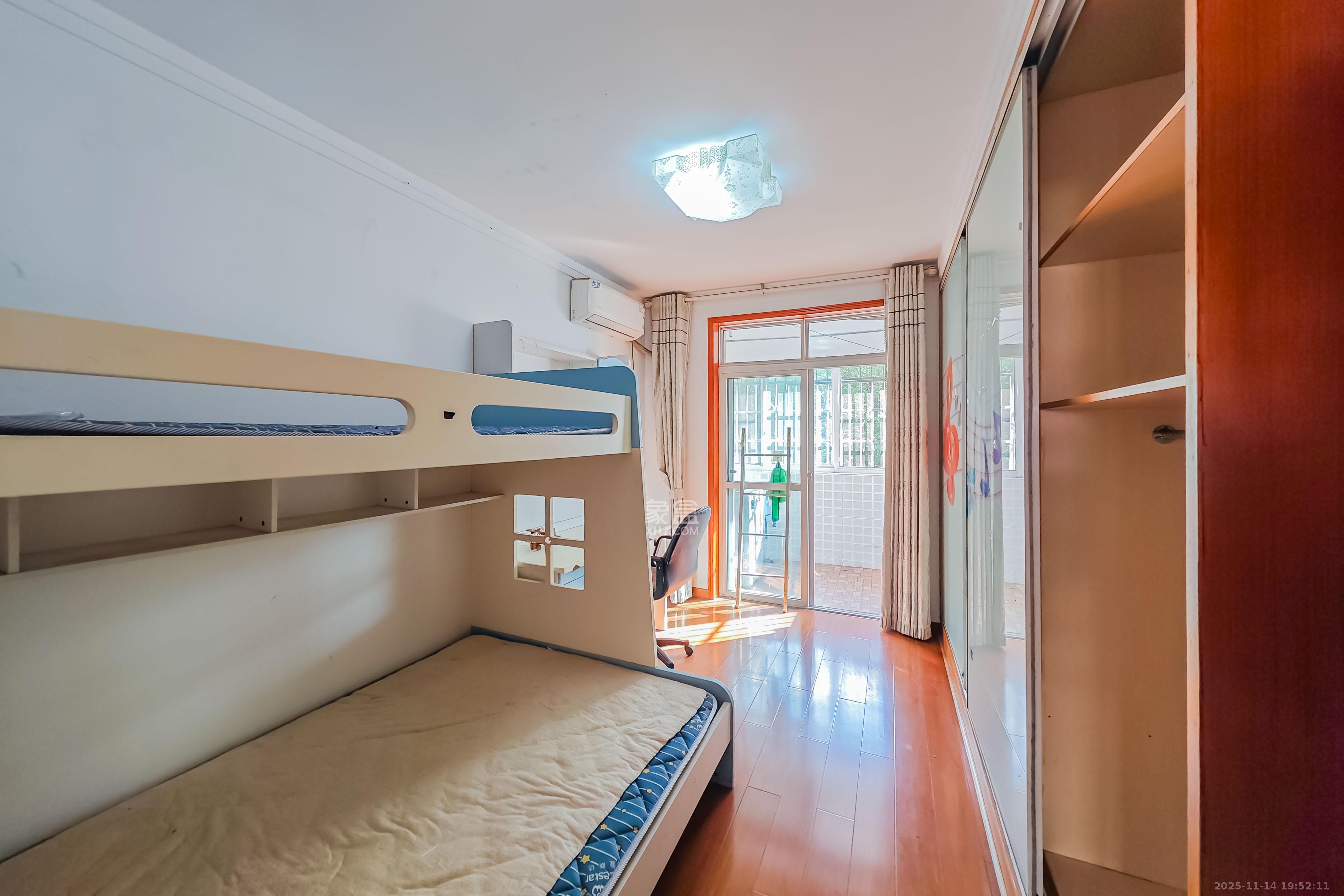 龙吉湾小区(龙瑞尚苑) 2室2厅1卫 43.0万 龙吉湾小区(龙瑞尚苑) 2室2厅1卫 43.0万卧室