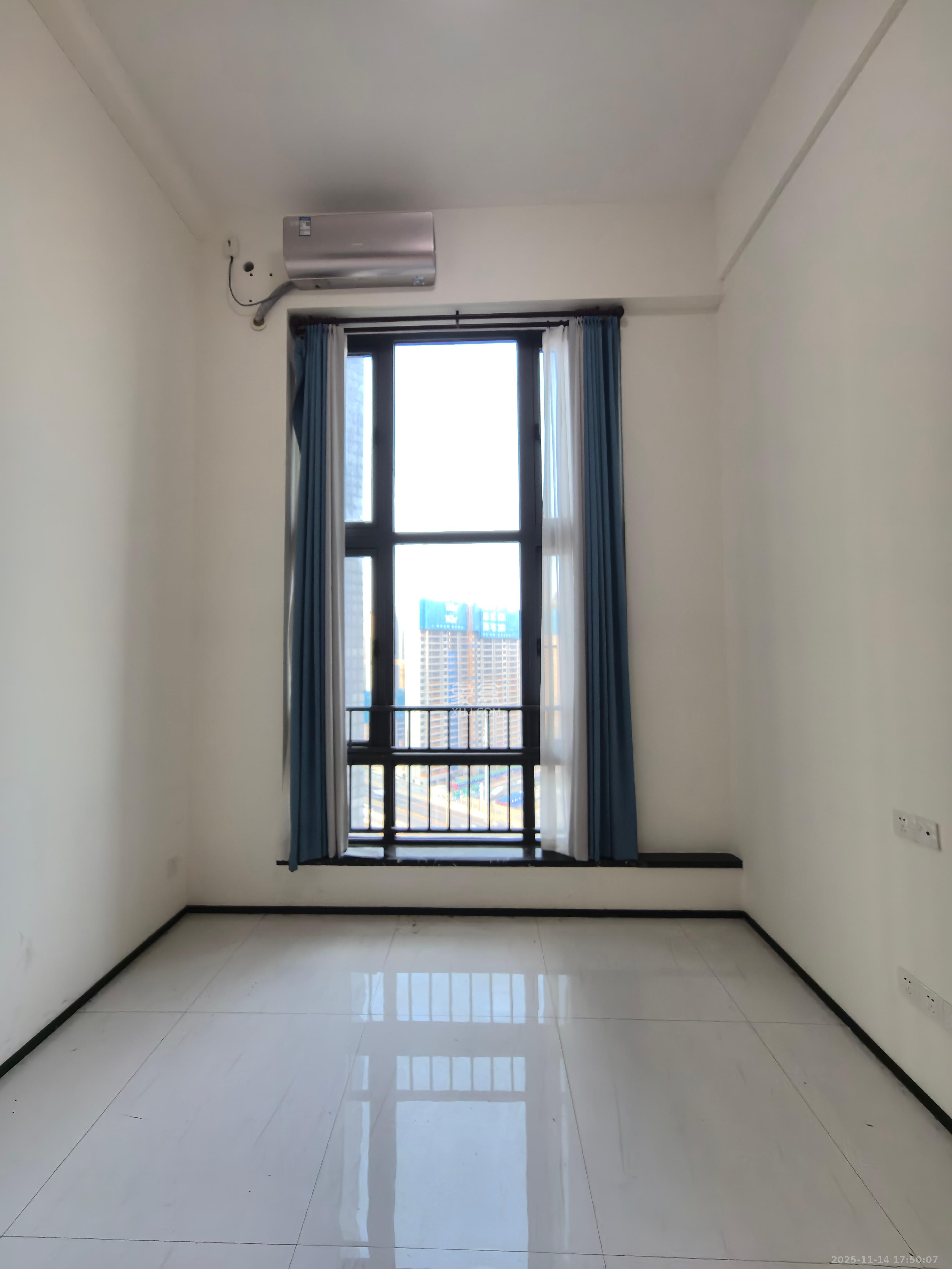 藏珑湖上公馆  1室1厅1卫    2000.0元/月室内图