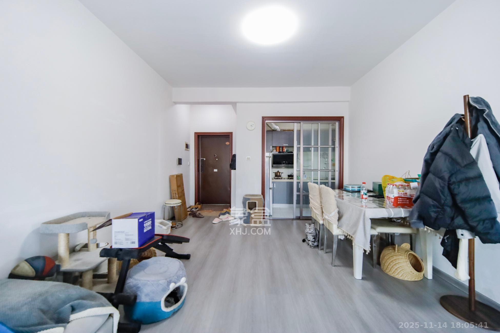 新盛珑璟台  2室2厅1卫    75.8万客厅