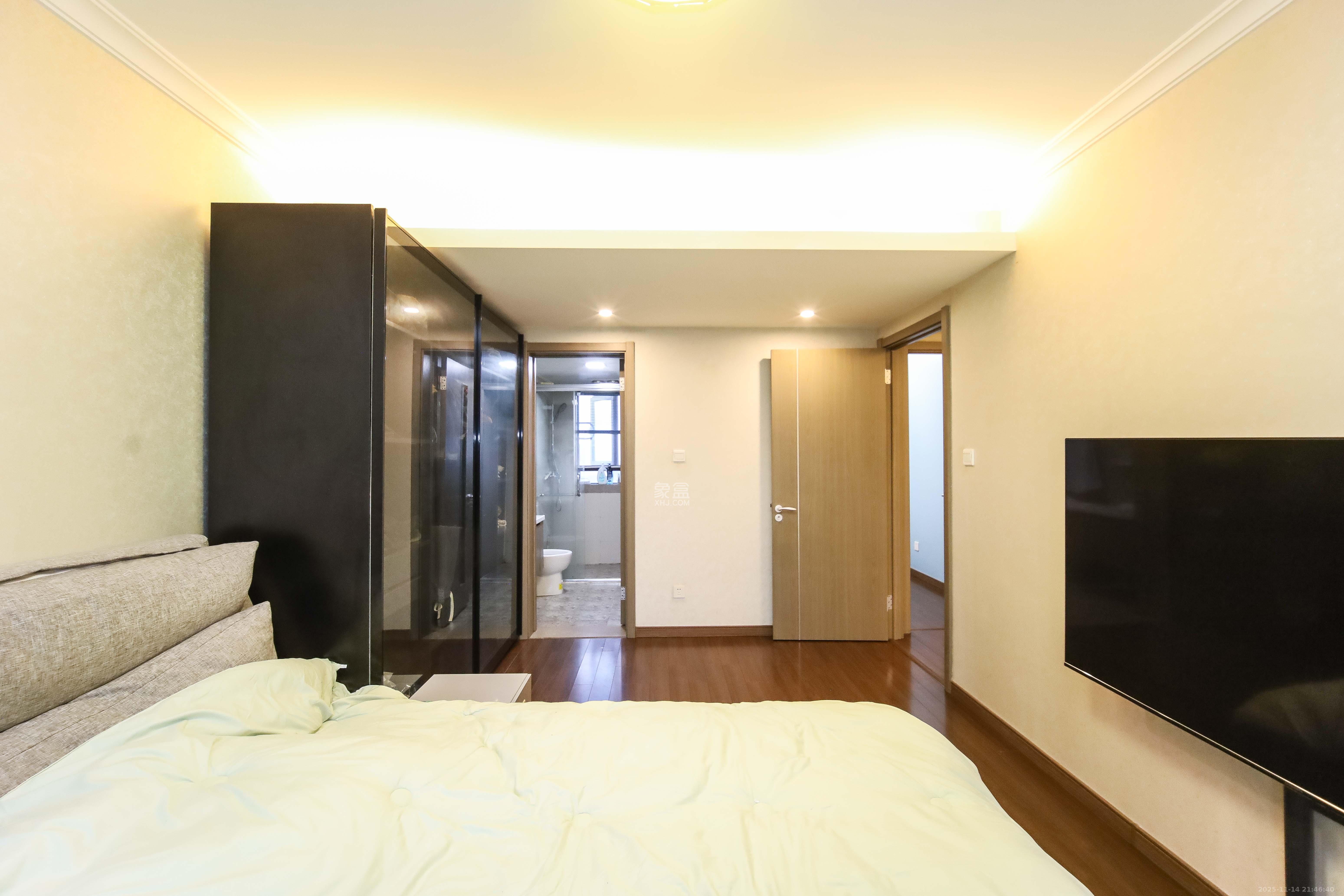 万科金域蓝湾  4室2厅2卫    185.0万卧室