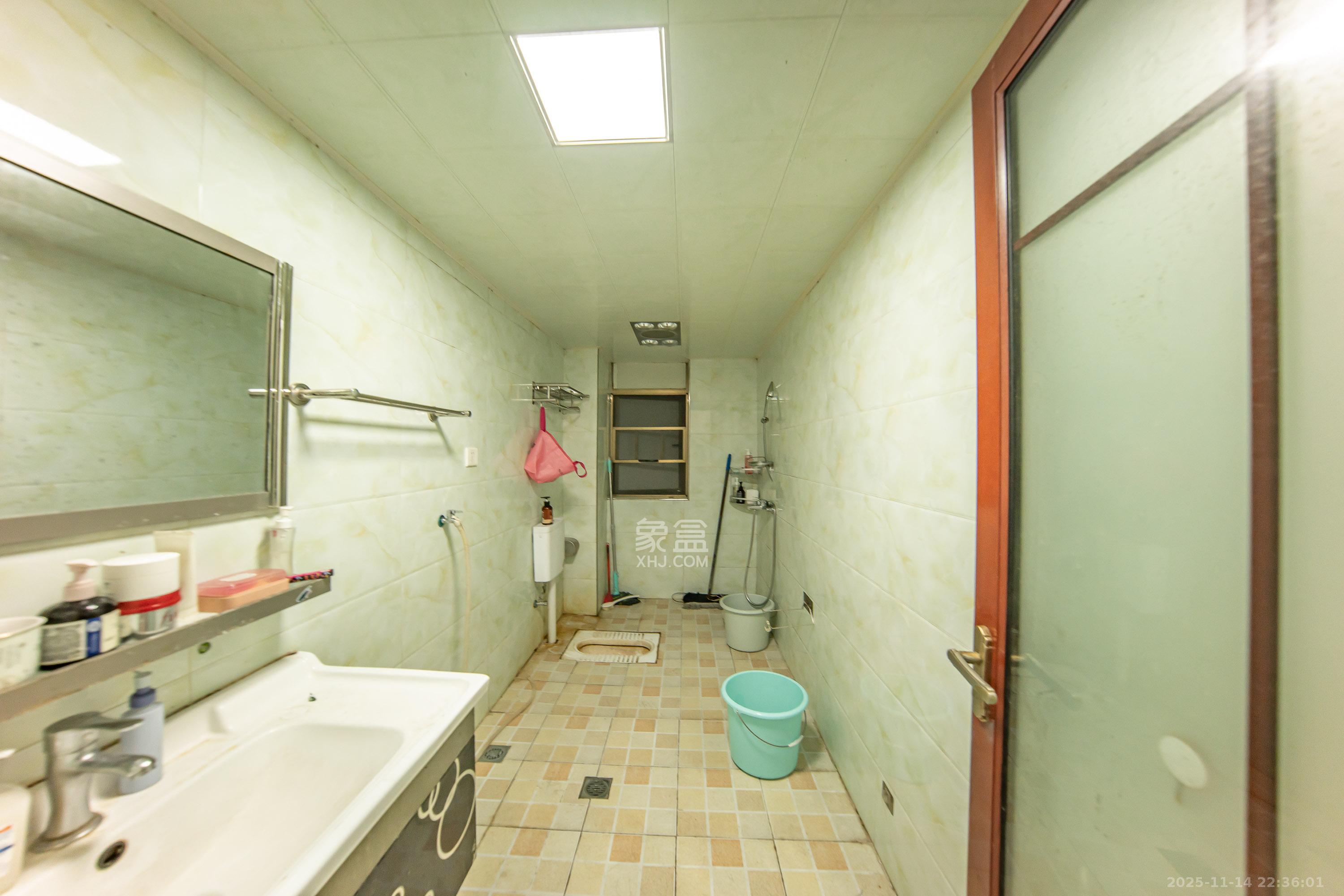 江山帝景雅典  4室2厅2卫    118.0万卫生间