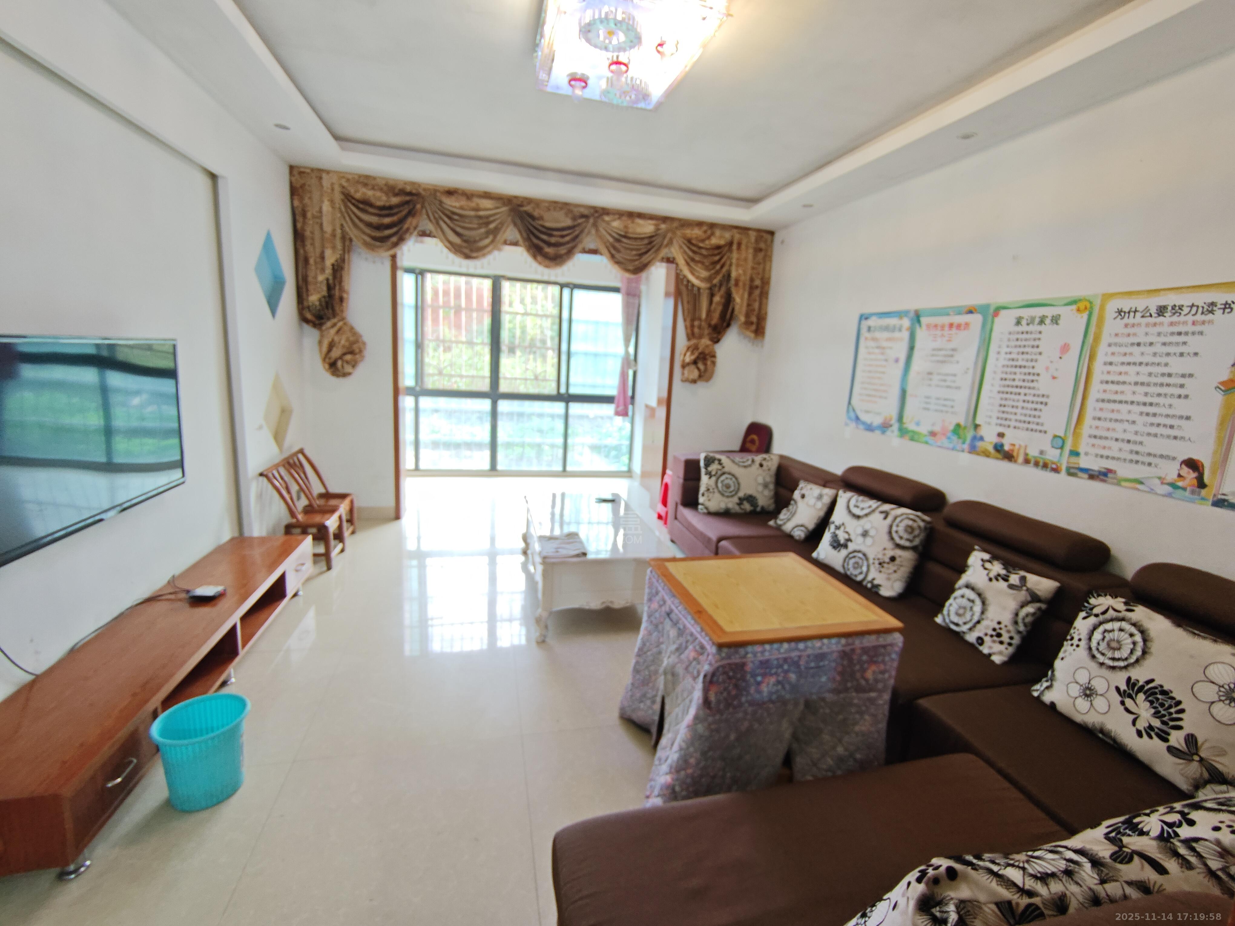 响塘花园  3室2厅2卫    1500.0元/月