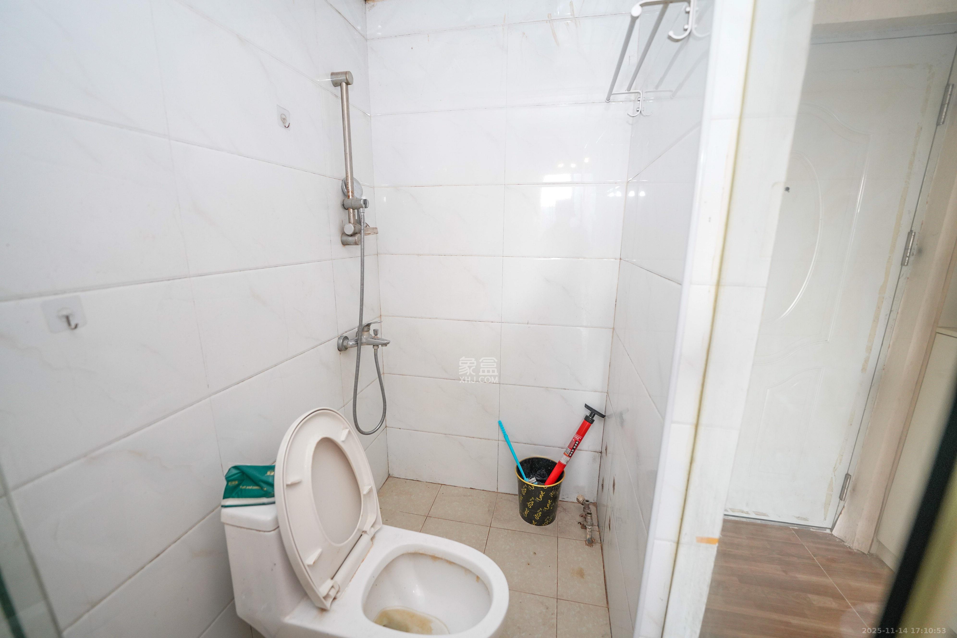 怡海星城  1室1厅1卫    12.5万卫生间