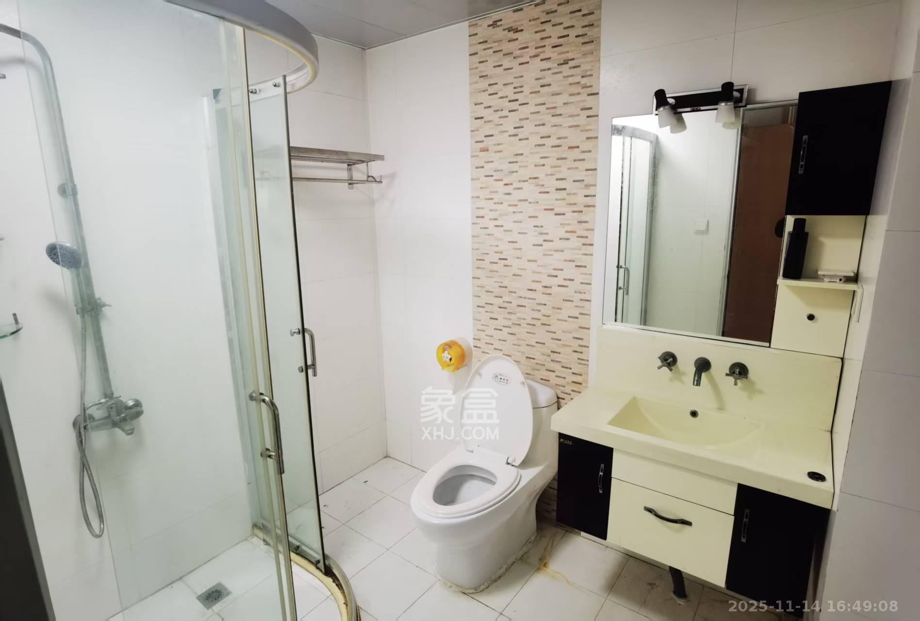 四季美景一、二期  3室2厅2卫    2500.0元/月室内图