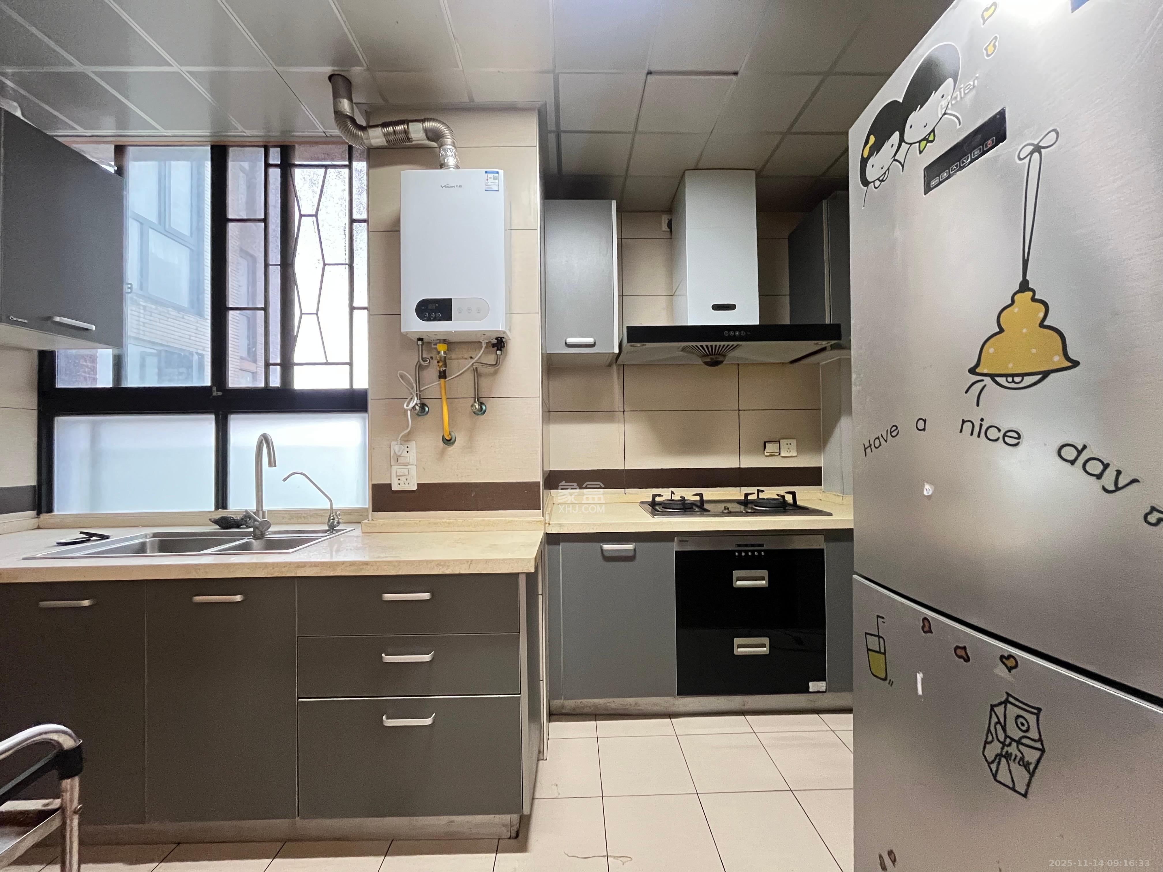 金土地第一湾  2室2厅1卫    2200.0元/月室内图