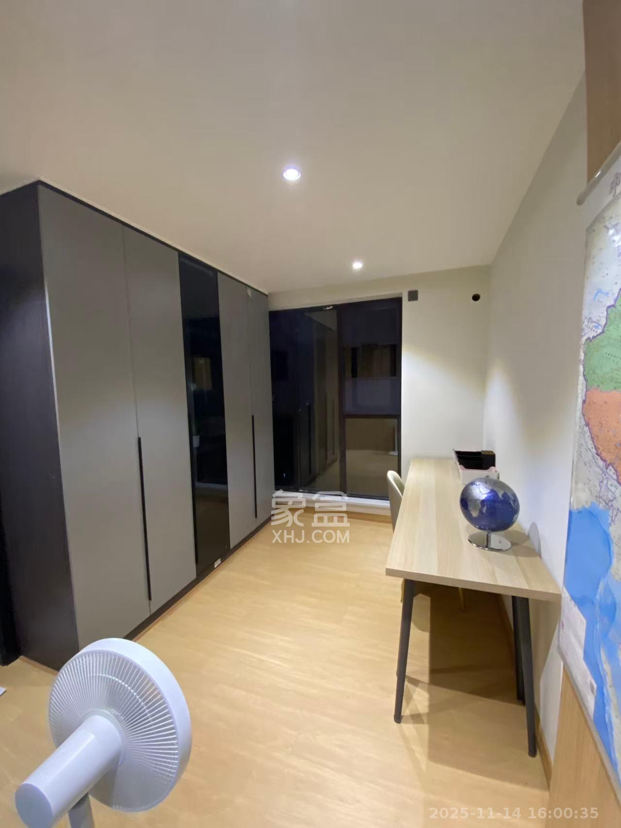 梅溪鑫苑名家 3室2厅1卫 2700.0元/月 梅溪鑫苑名家 3室2厅1卫 2700.0元/月室内图