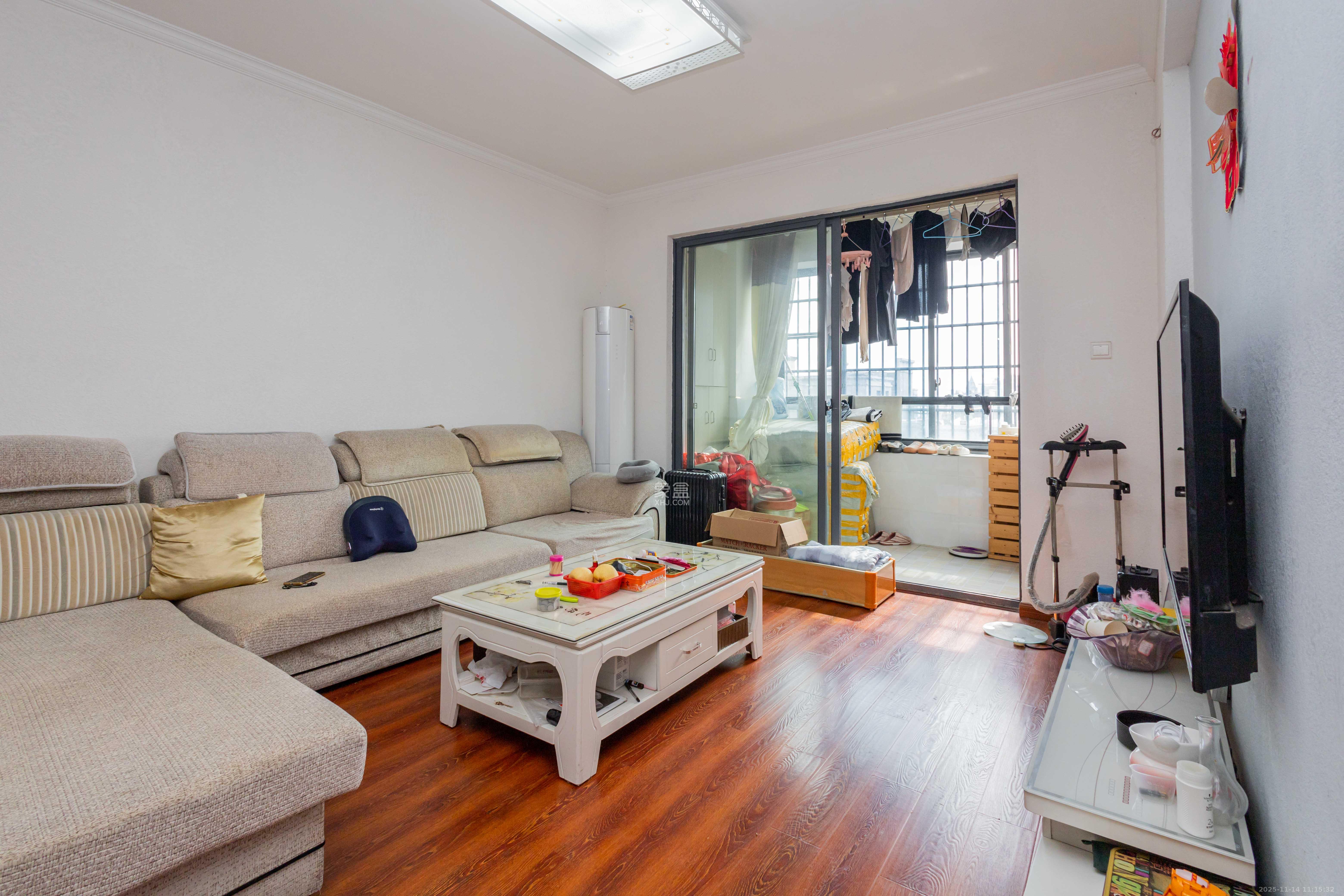 辉宏橄榄城  3室2厅1卫    48.0万客厅