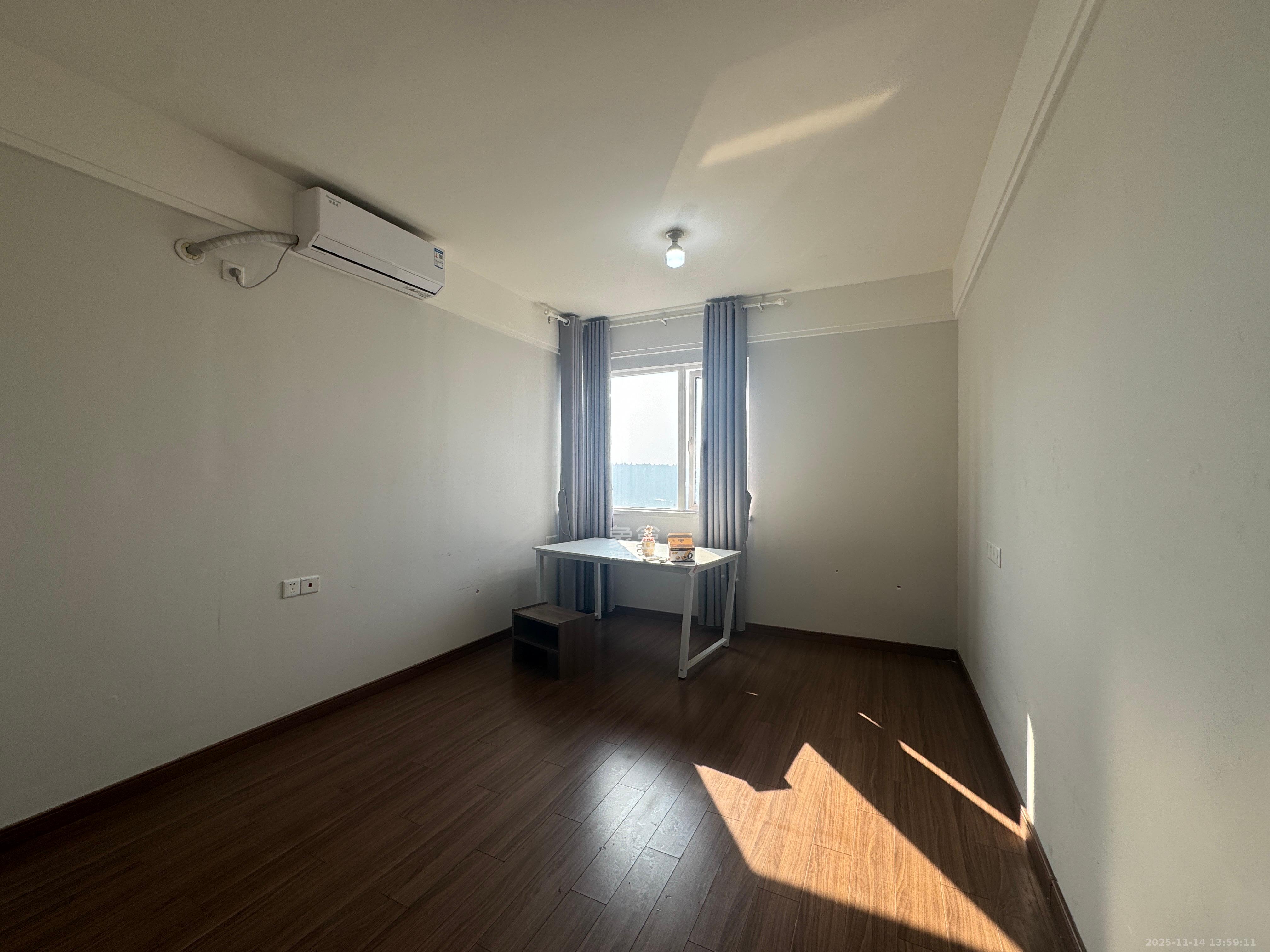 保利香槟国际 3室2厅2卫 2000.0元/月 保利香槟国际 3室2厅2卫 2000.0元/月室内图