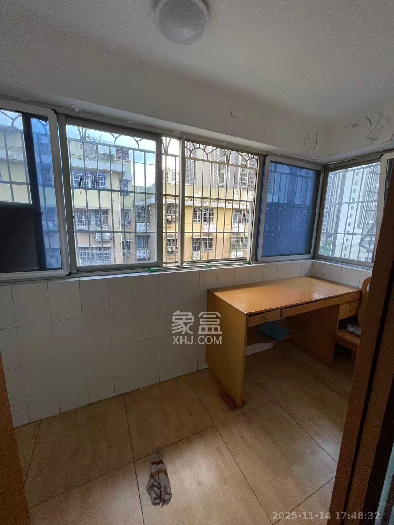 长征花园  3室2厅2卫    2100.0元/月室内图