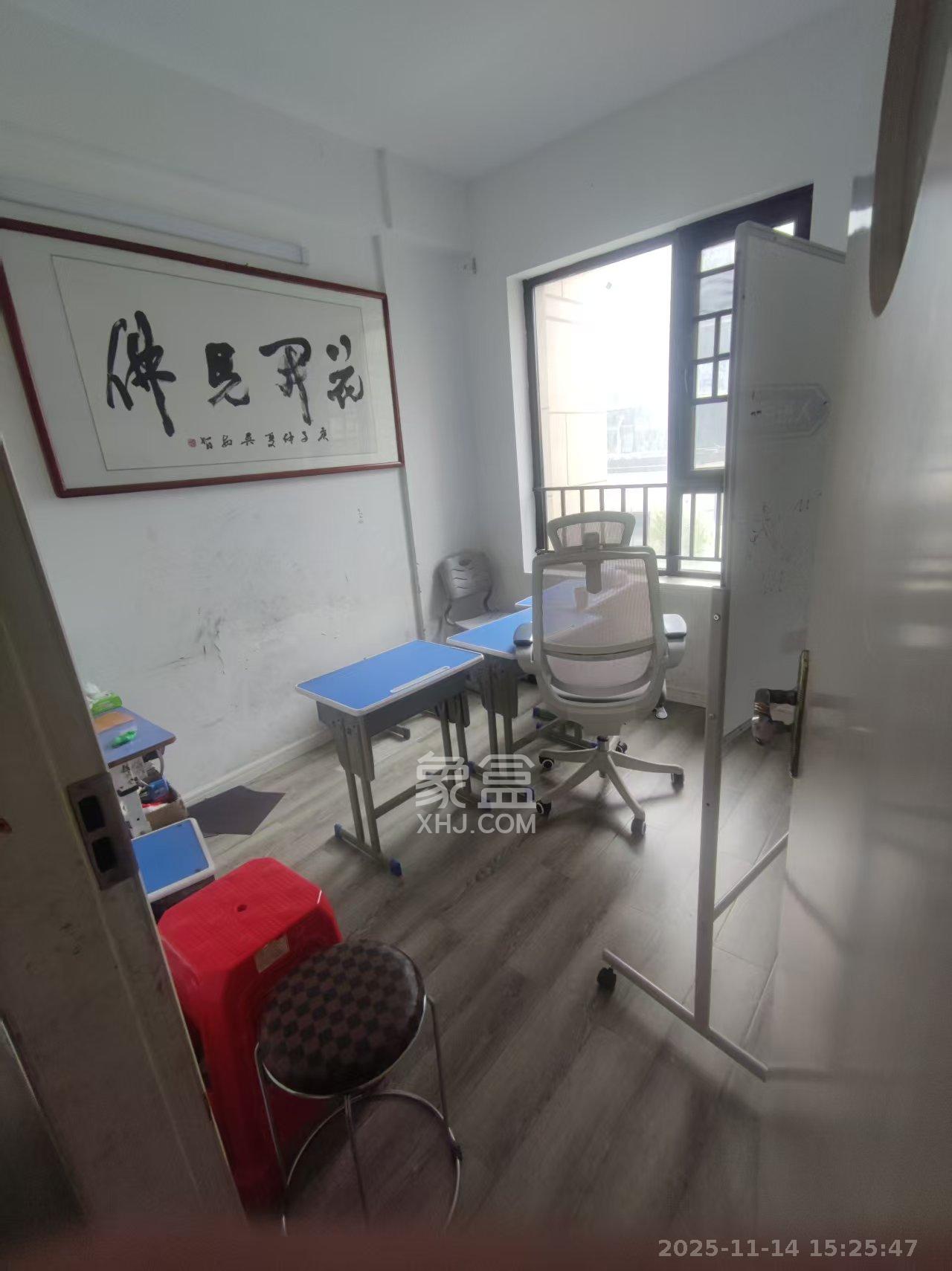 卓越蔚蓝海岸三期  4室2厅2卫    3200.0元/月室内图