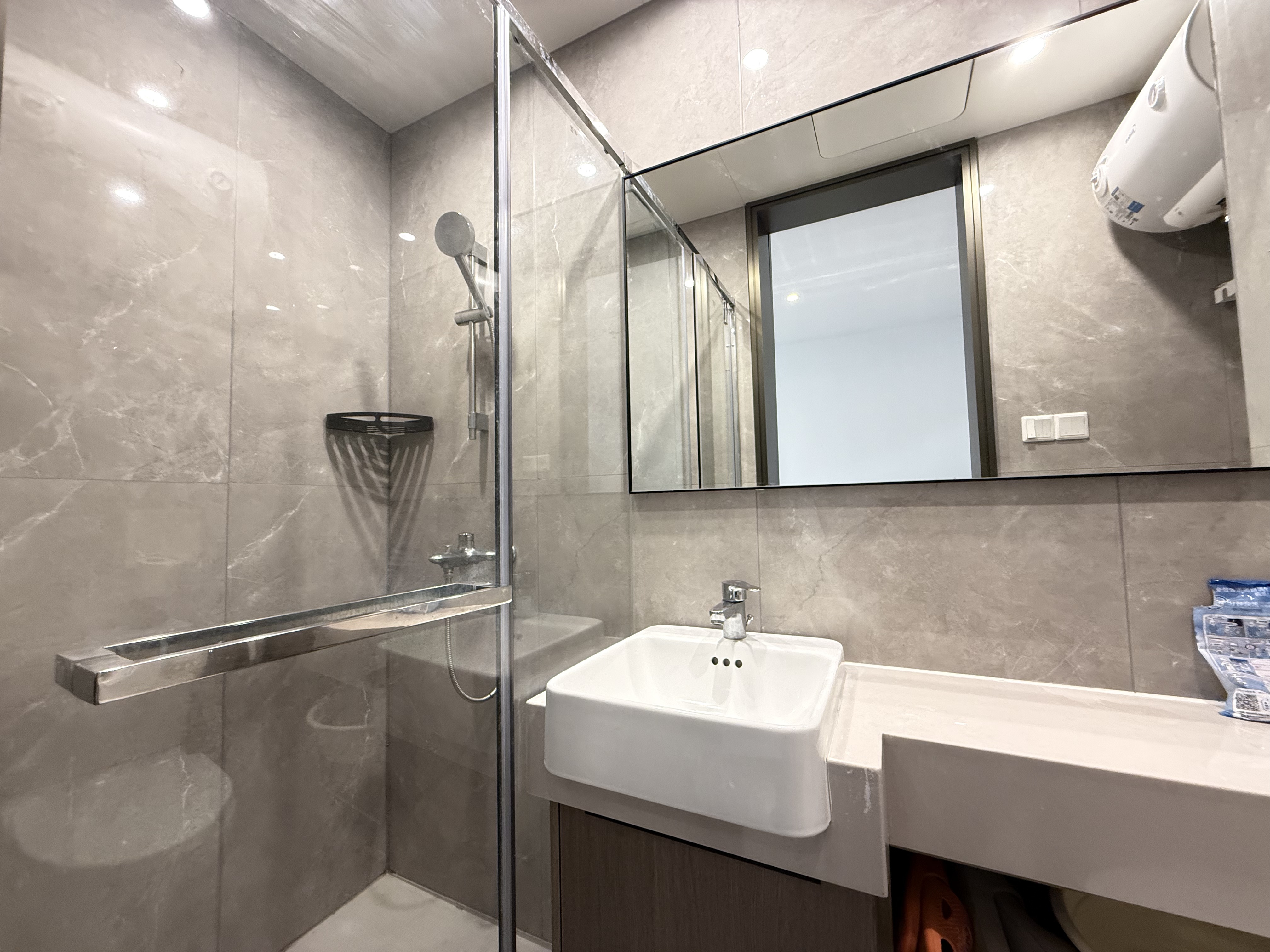 龙湖光年  1室0厅1卫    1700.0元/月室内图