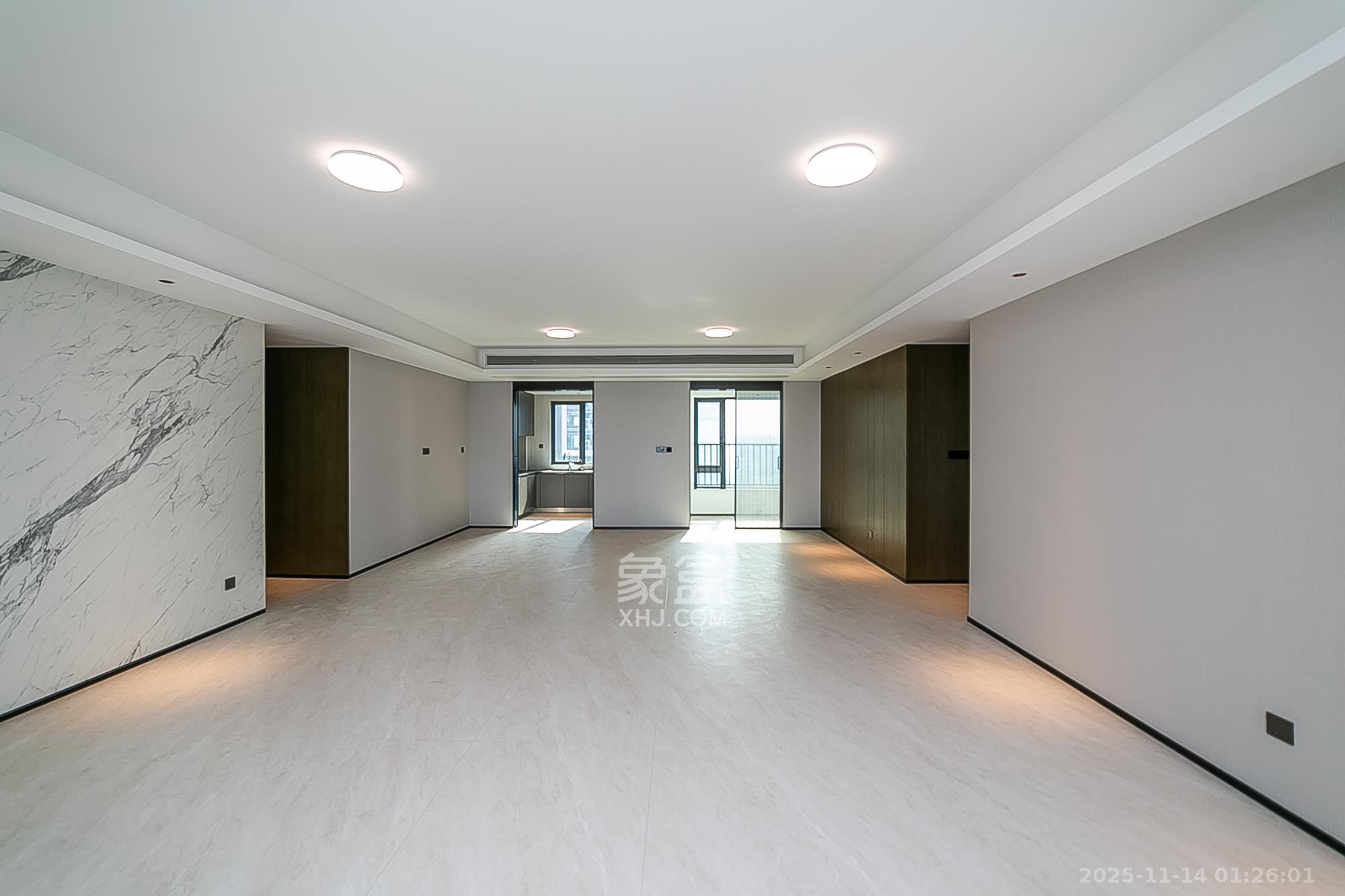 中海阅湘台  4室2厅3卫    480.0万客厅