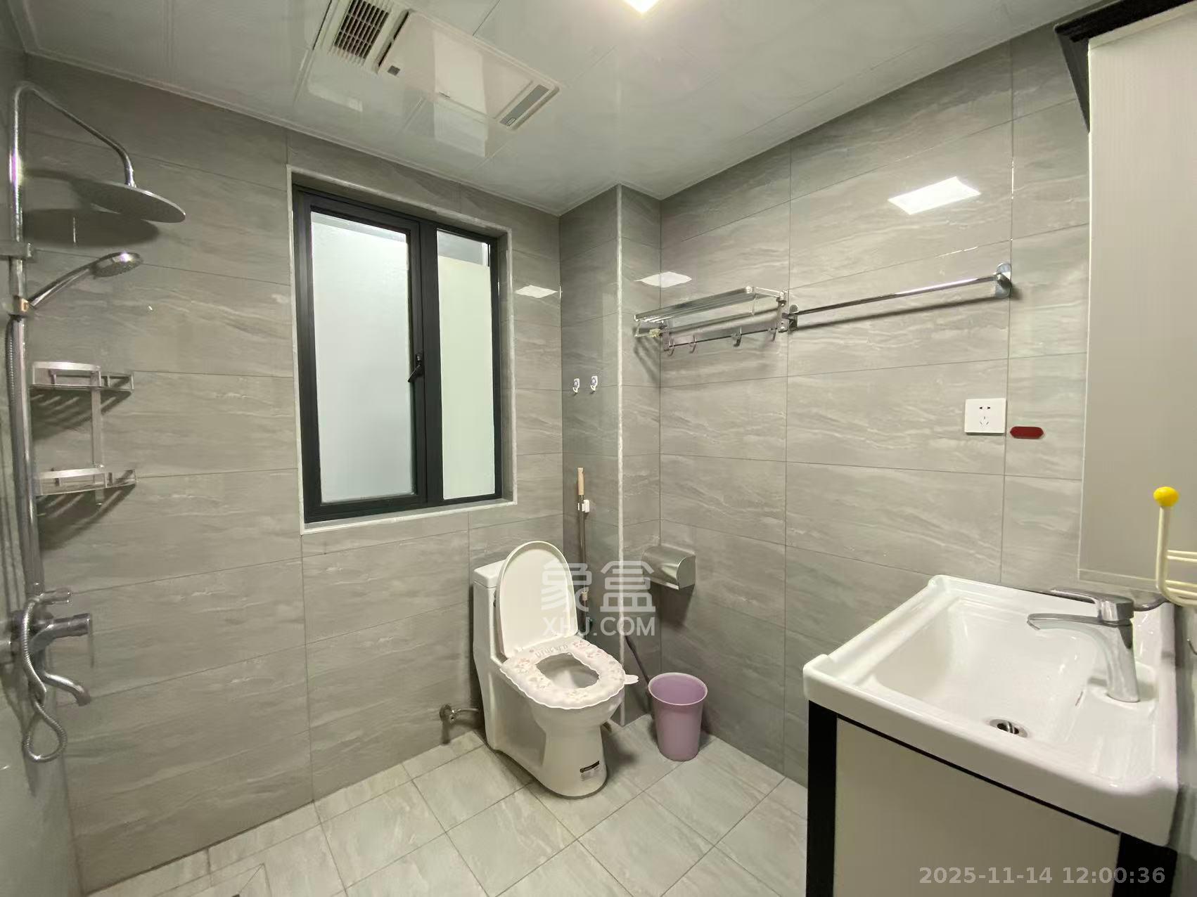 长房东旭国际  3室2厅2卫    3500.0元/月室内图