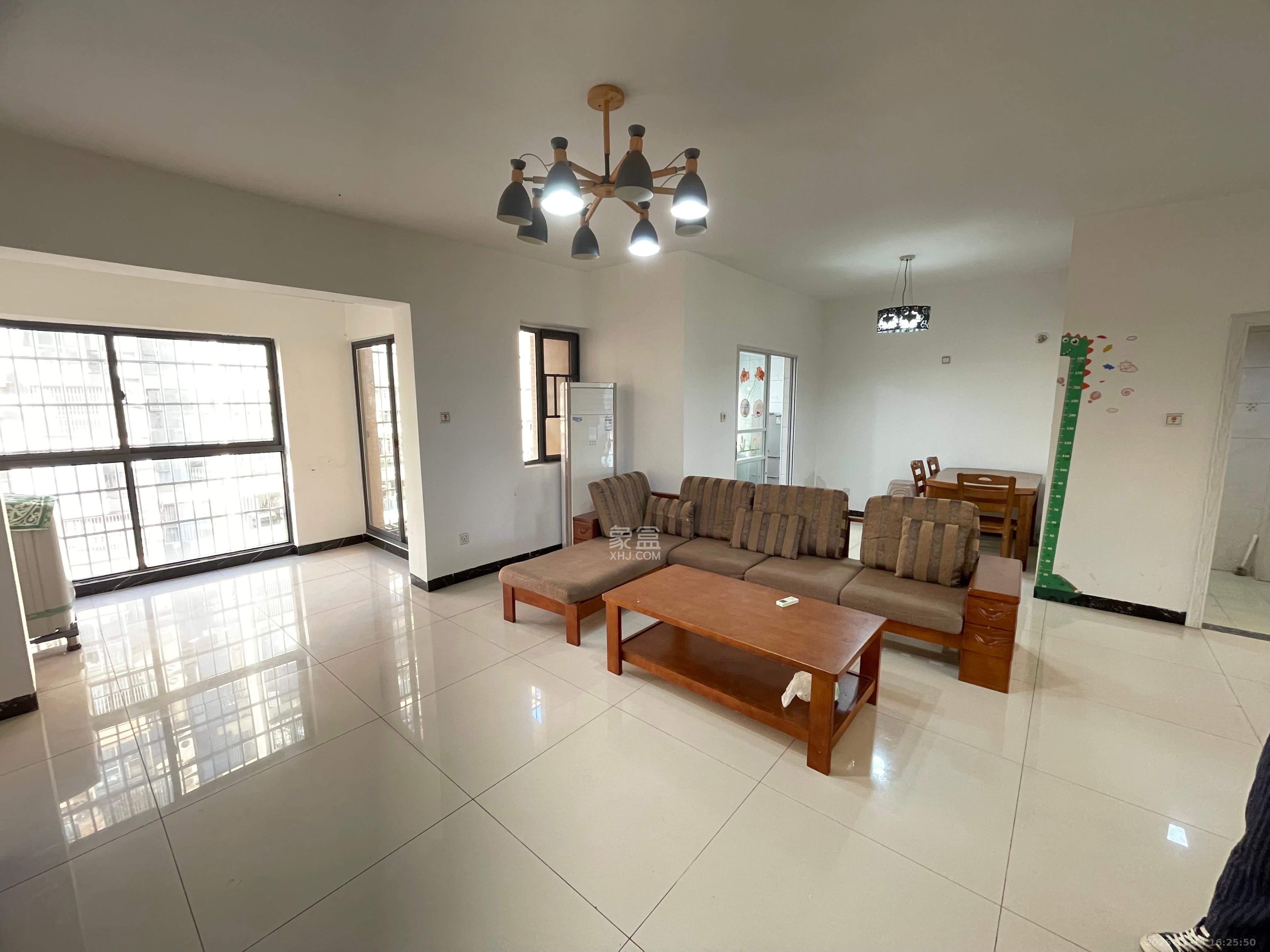 中城丽景香山园 3室2厅2卫 3000.0元/月 中城丽景香山园 3室2厅2卫 3000.0元/月室内图