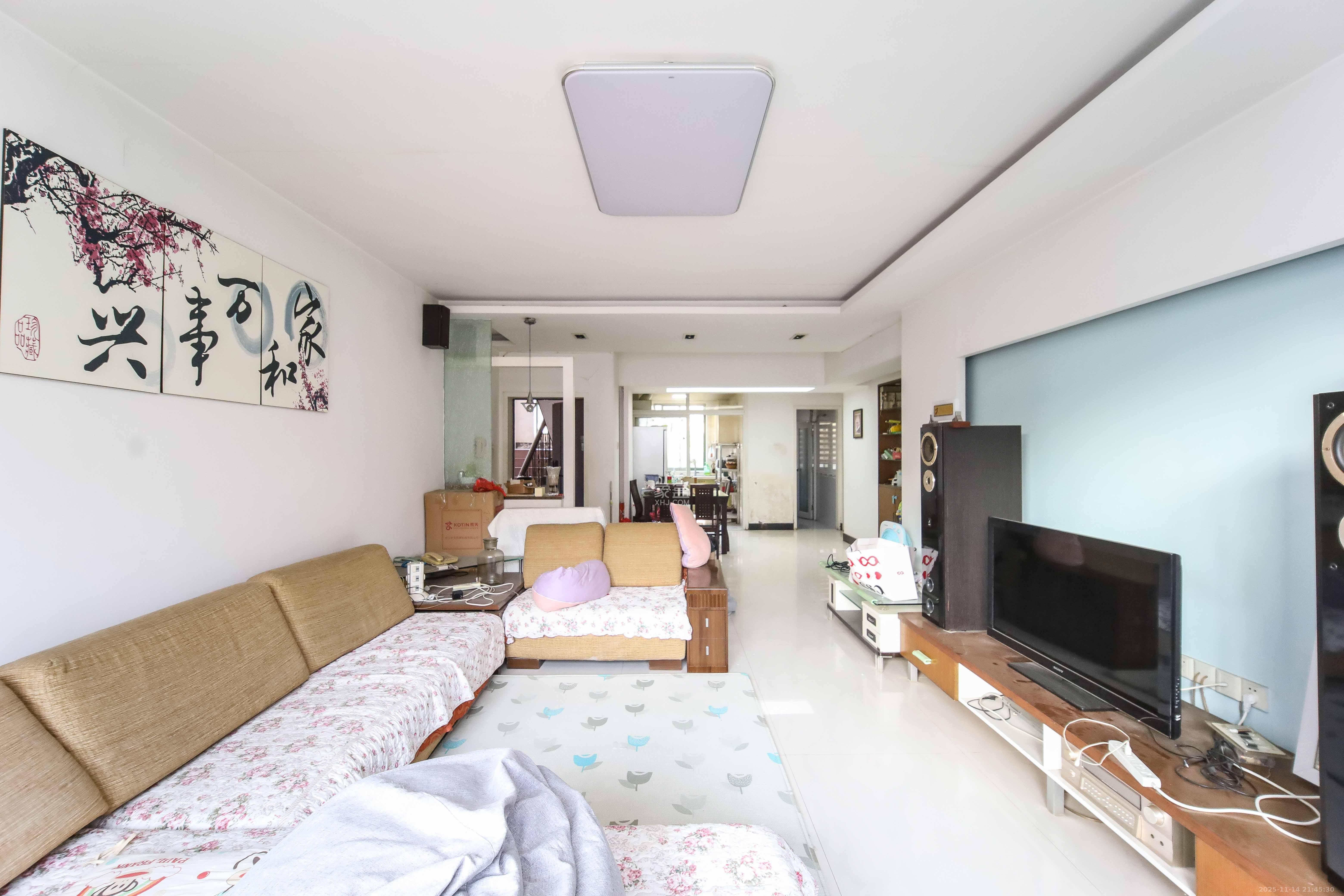 芙蓉苑 3室2厅1卫 61.6万 芙蓉苑 3室2厅1卫 61.6万客厅