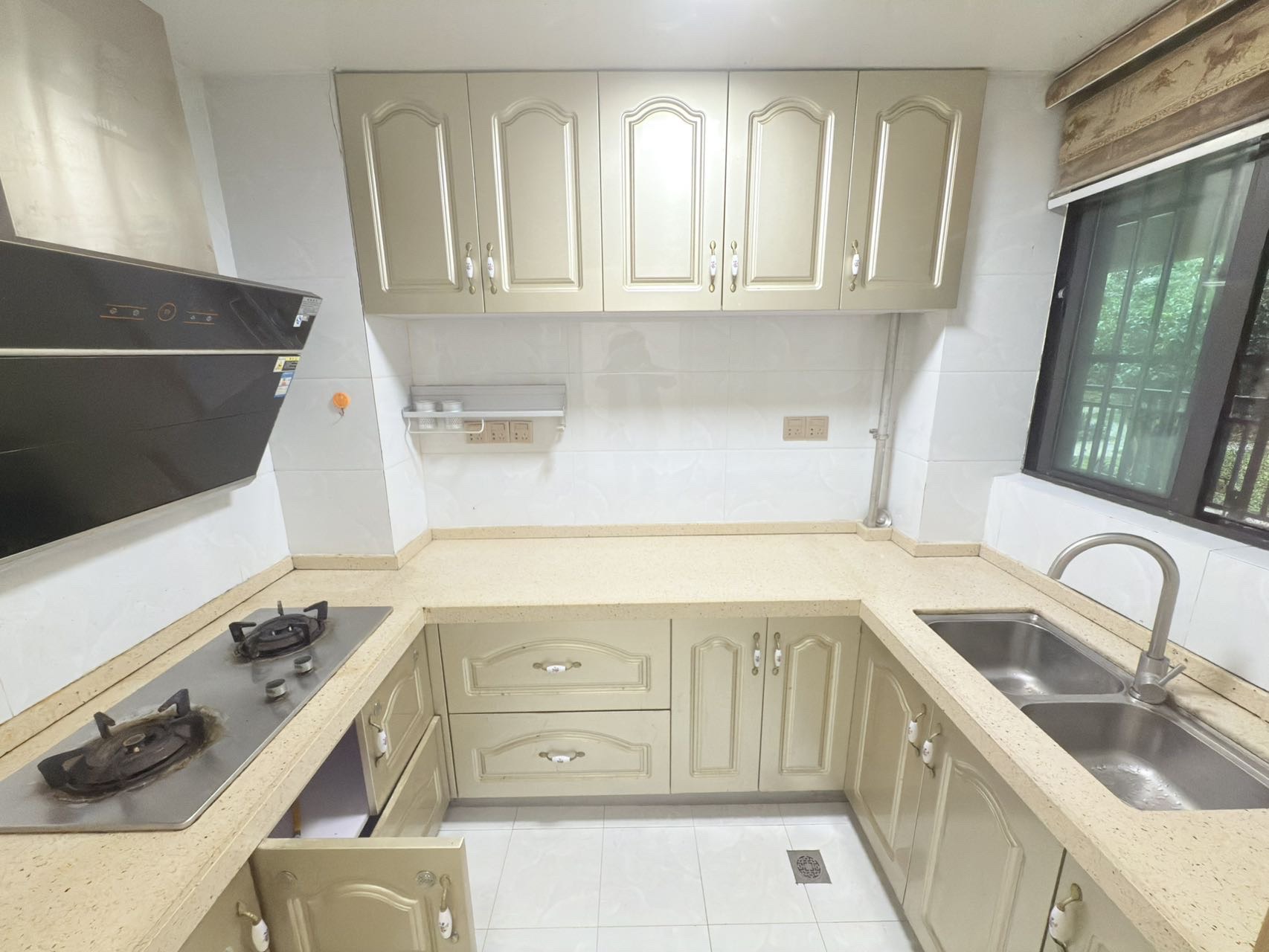 江畔人家  1室1厅1卫    2200.0元/月室内图