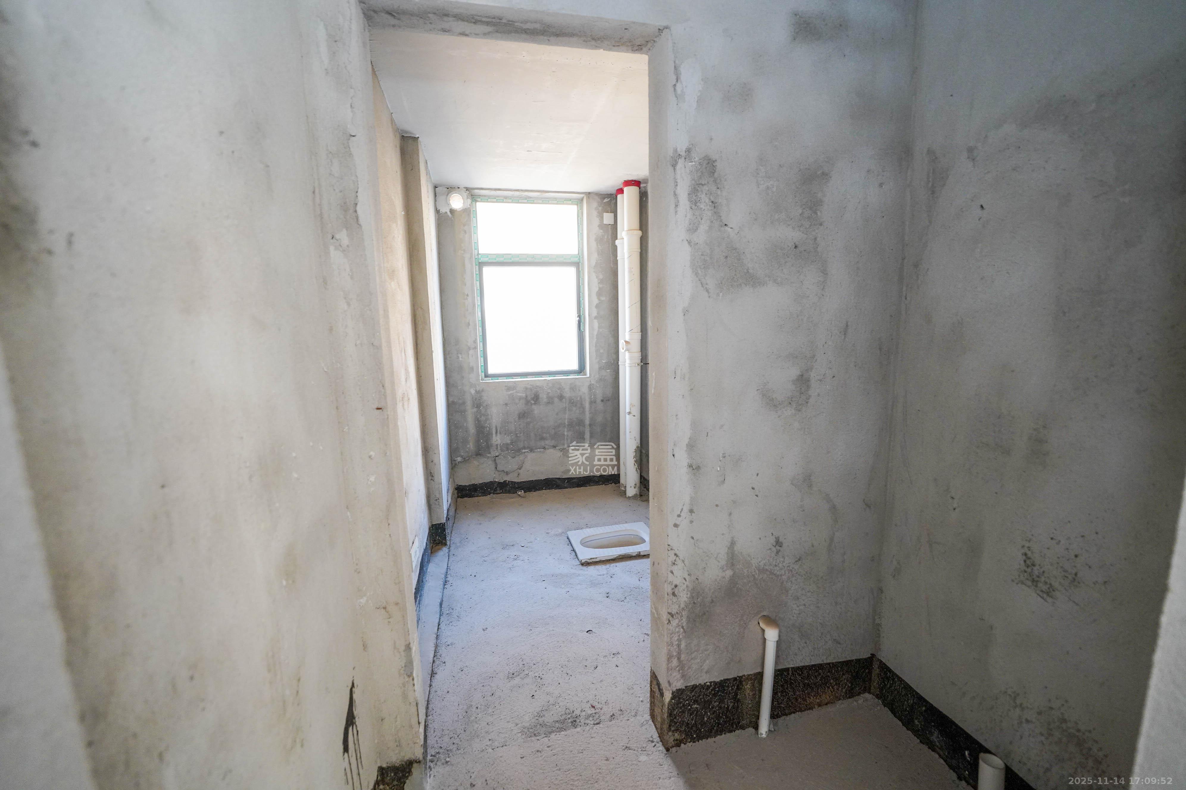 和美星城  4室2厅2卫    105.0万卫生间