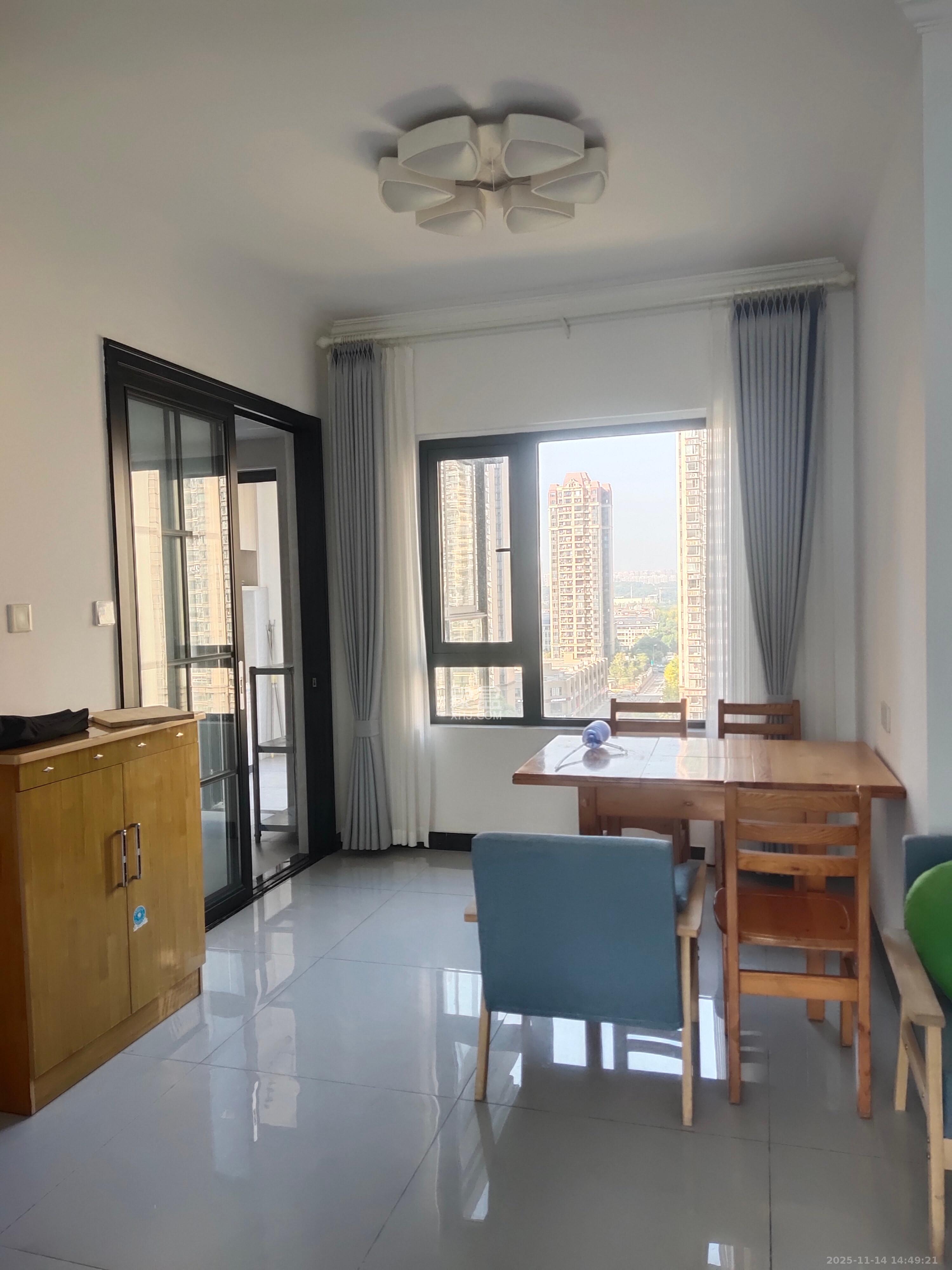 恒大江湾  3室2厅2卫    3000.0元/月室内图