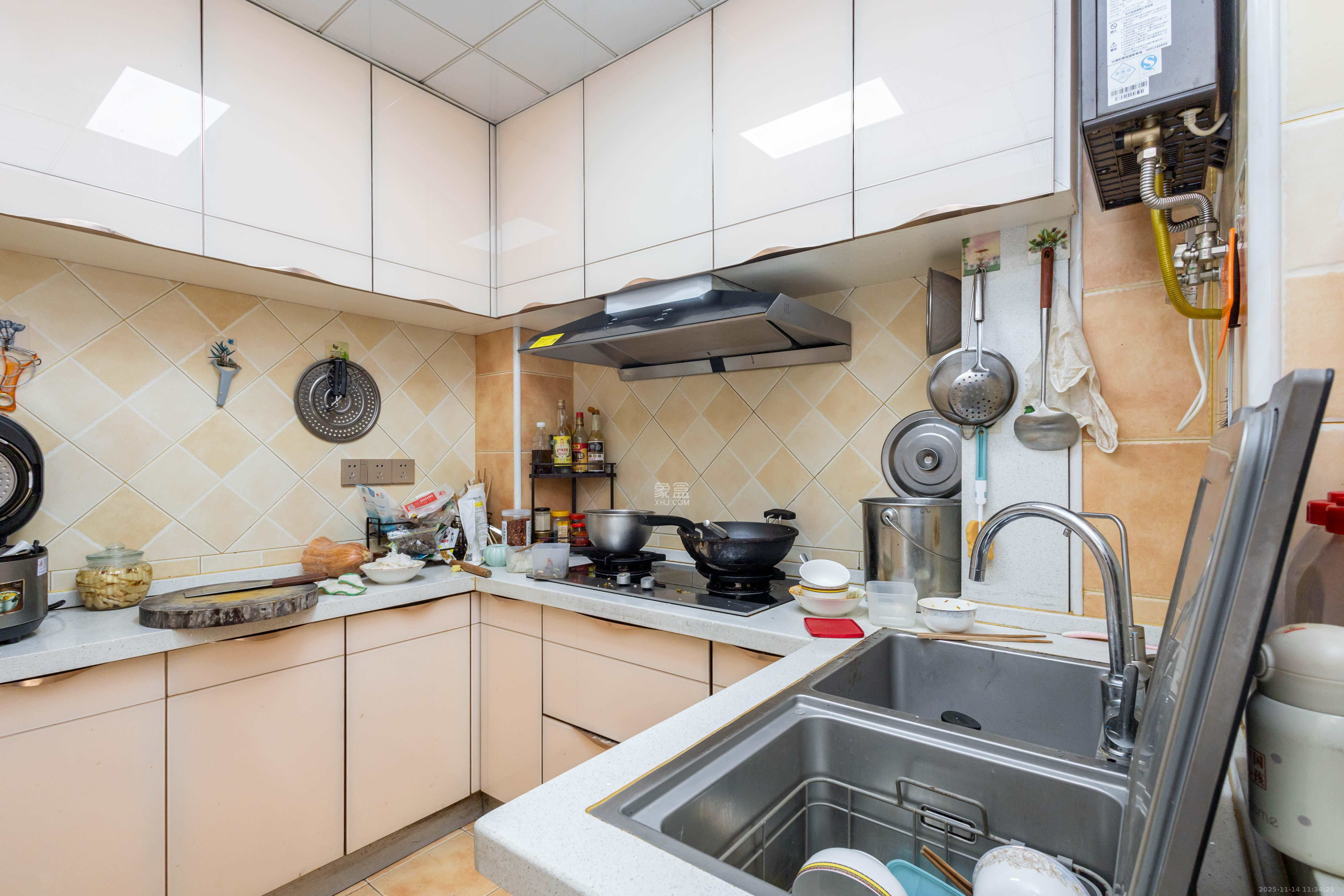海德公园  4室2厅1卫    89.8万厨房