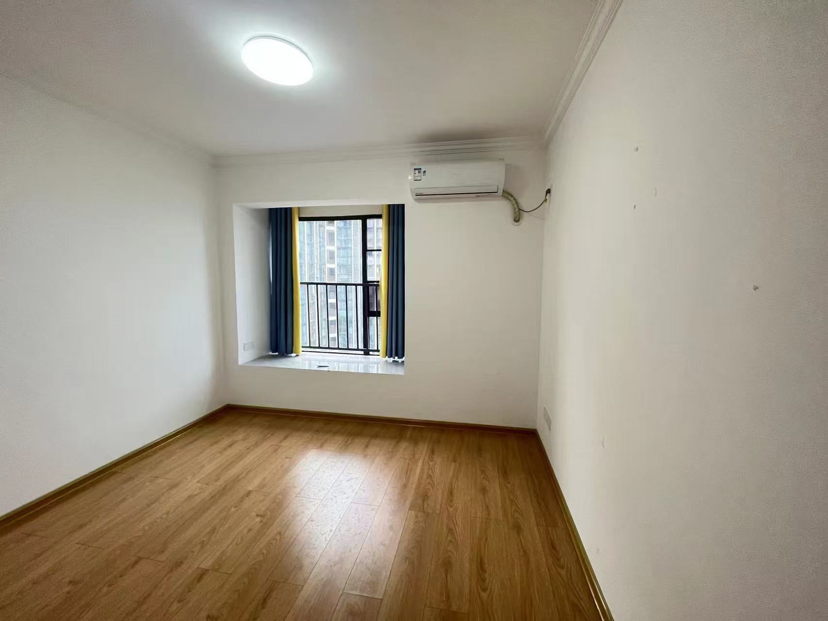 天门中央广场  3室2厅2卫    2300.0元/月室内图