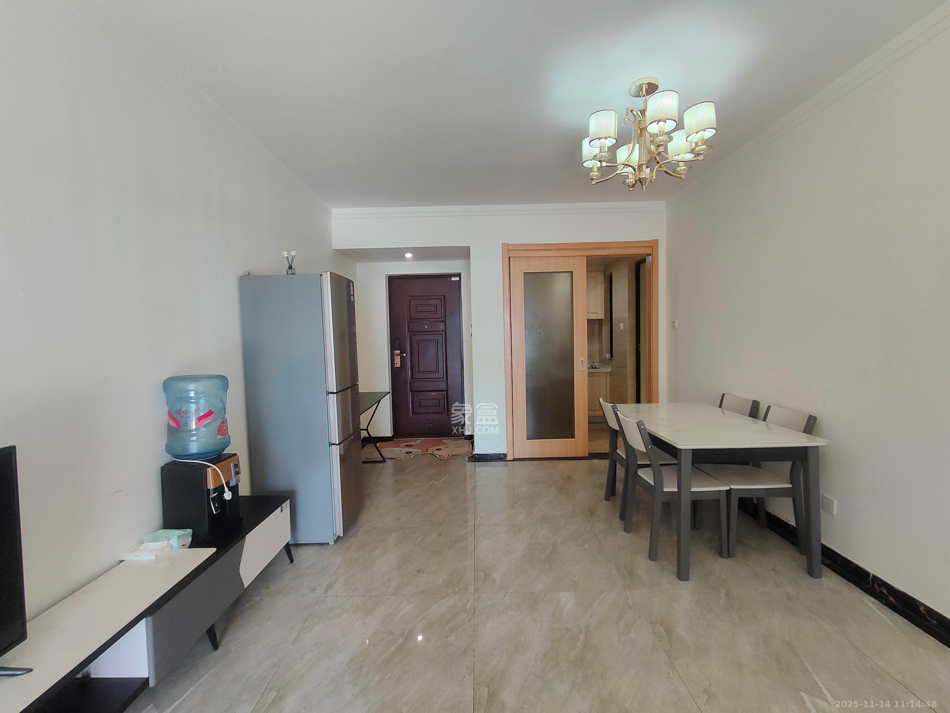 万润滨江天著  3室2厅1卫    2400.0元/月室内图