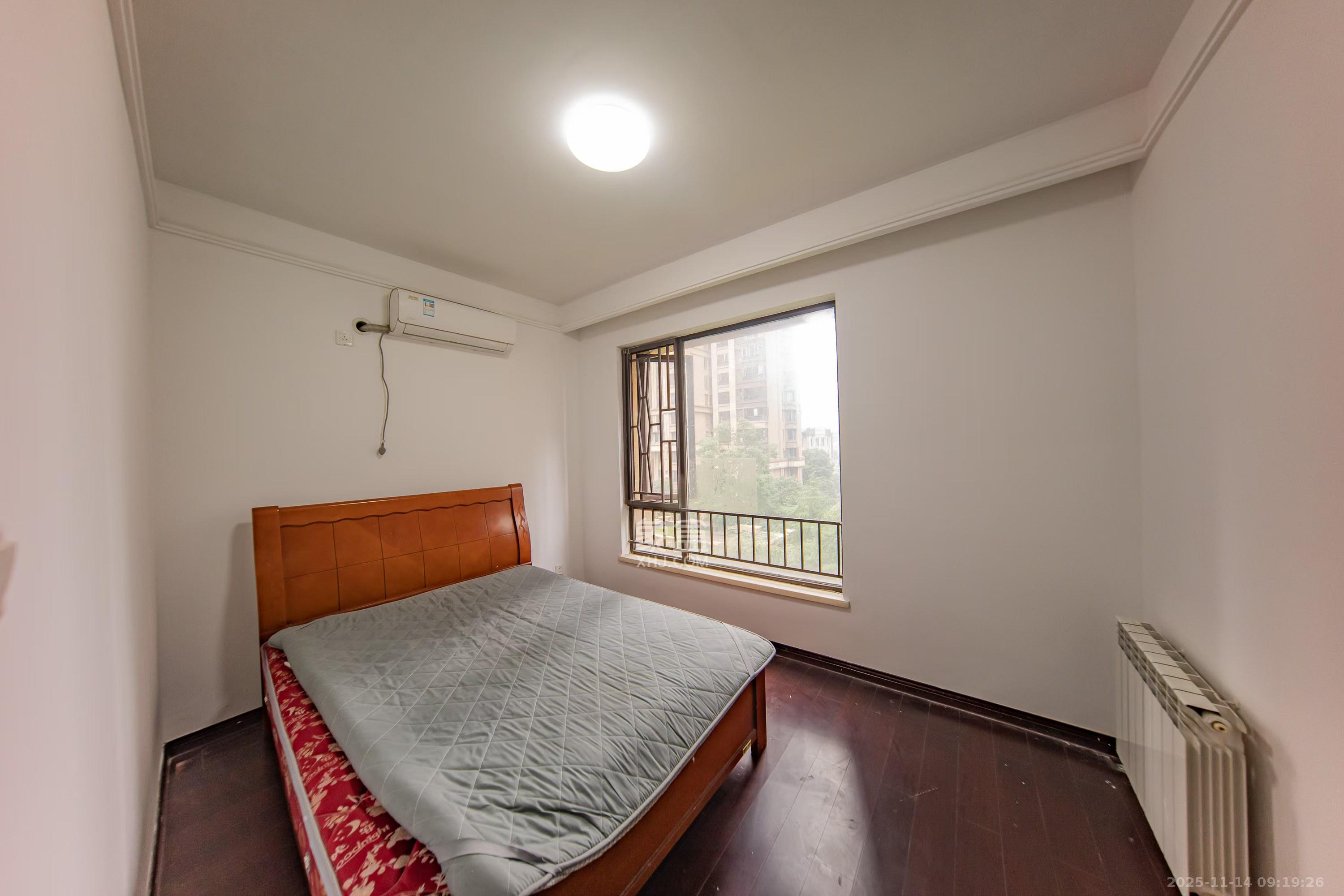 中海国际二期  4室2厅2卫    2300.0元/月