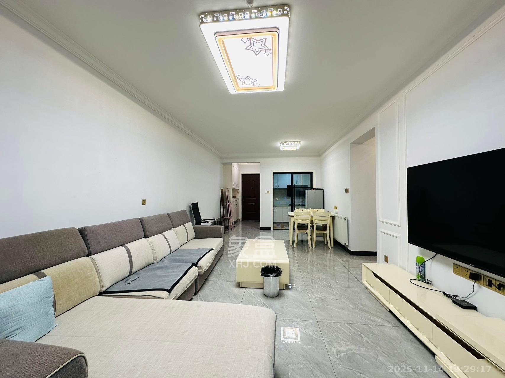 卓越浅水湾  3室2厅2卫    2800.0元/月