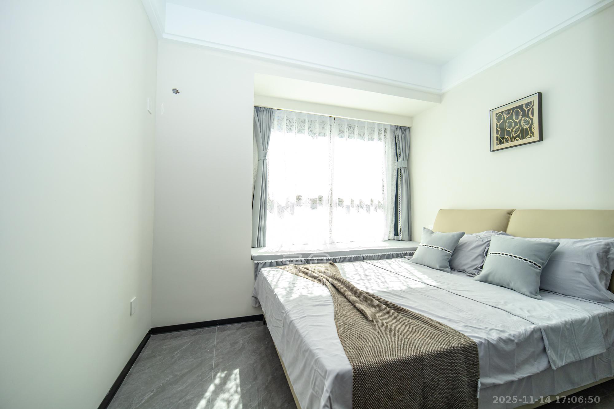 湖湾世景  5室2厅2卫    96.8万卧室