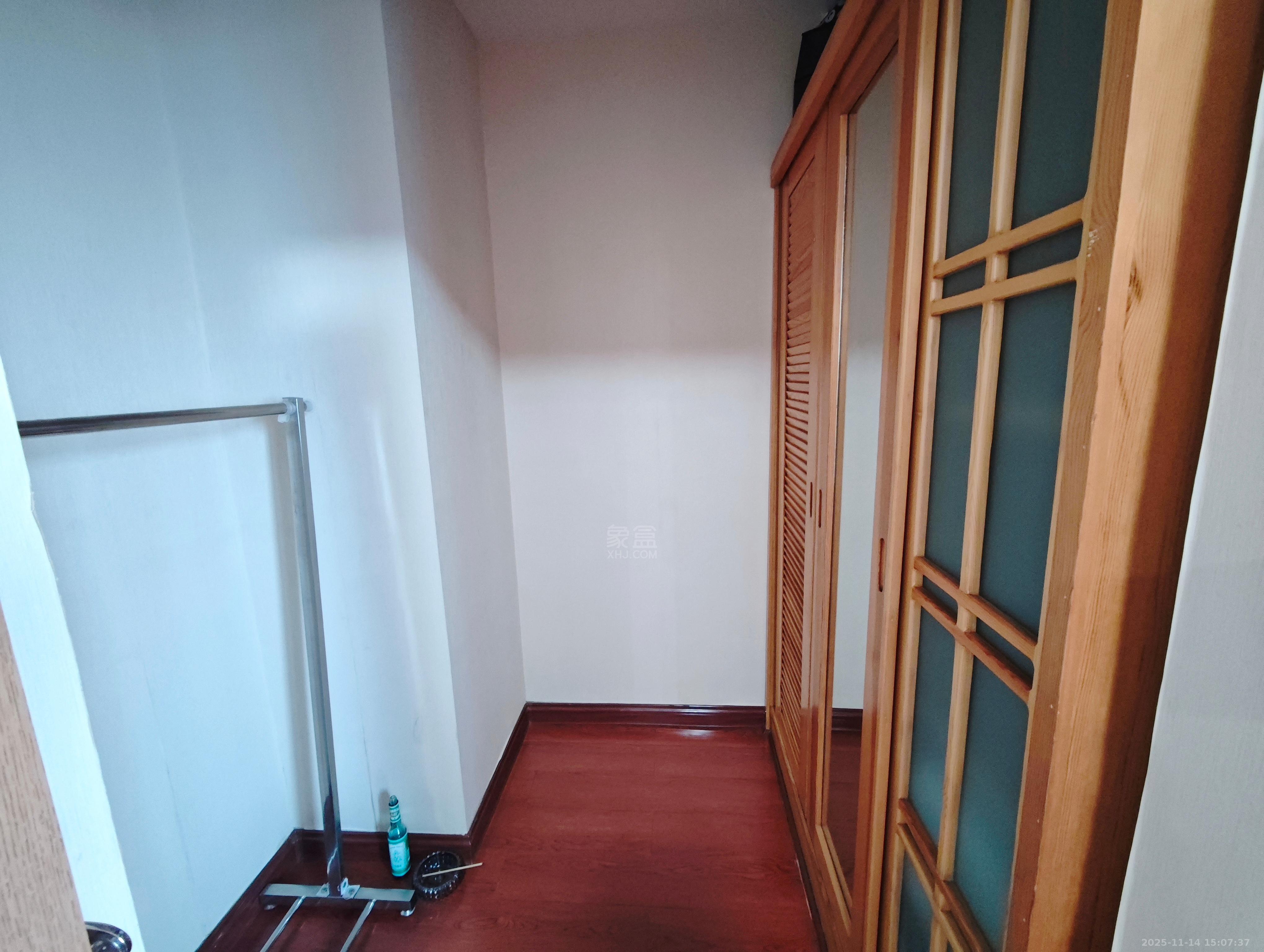 山水国际  1室1厅1卫    1200.0元/月室内图