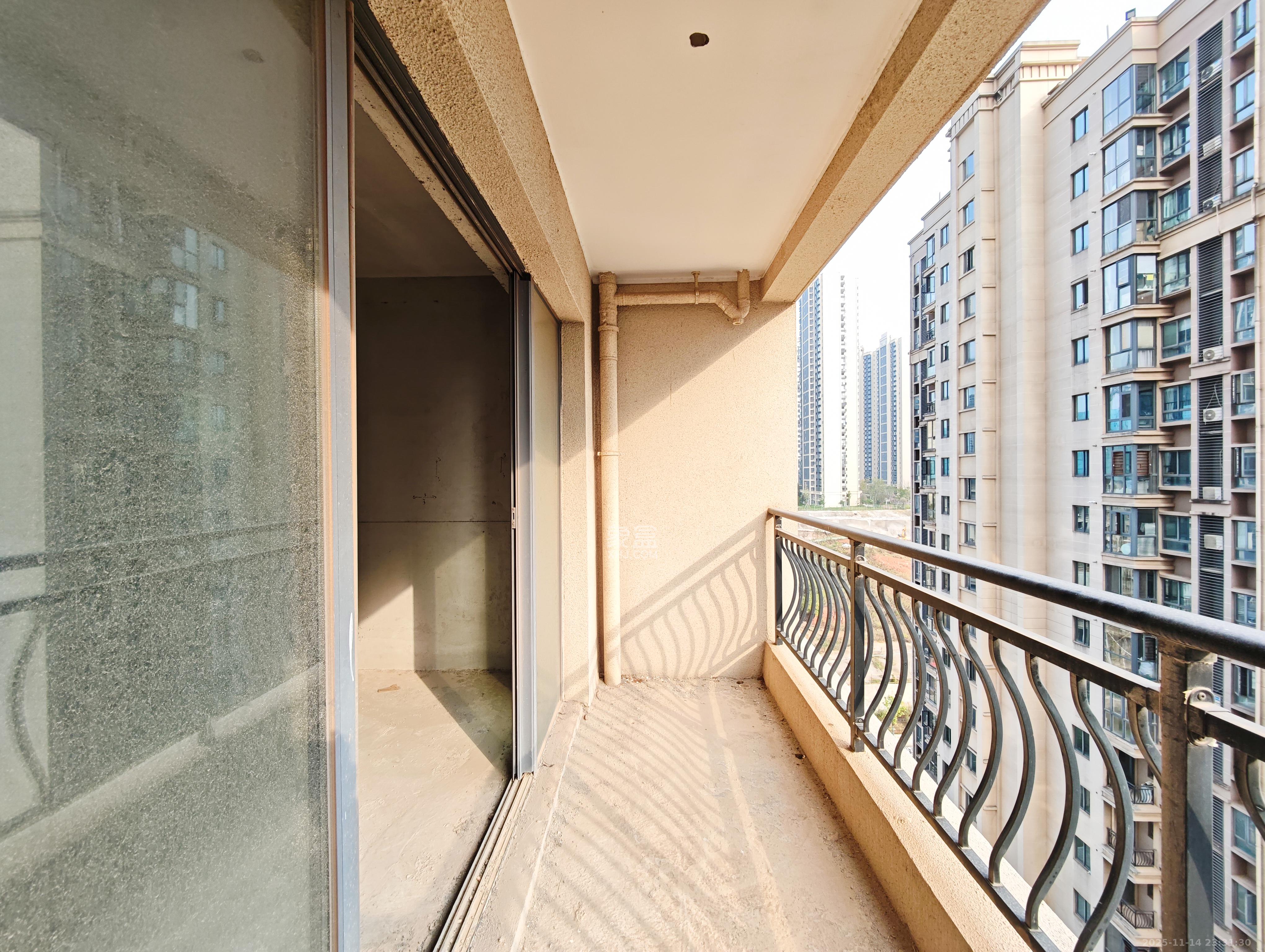 碧桂园南城首府（东宸林海）  3室2厅2卫    72.8万阳台