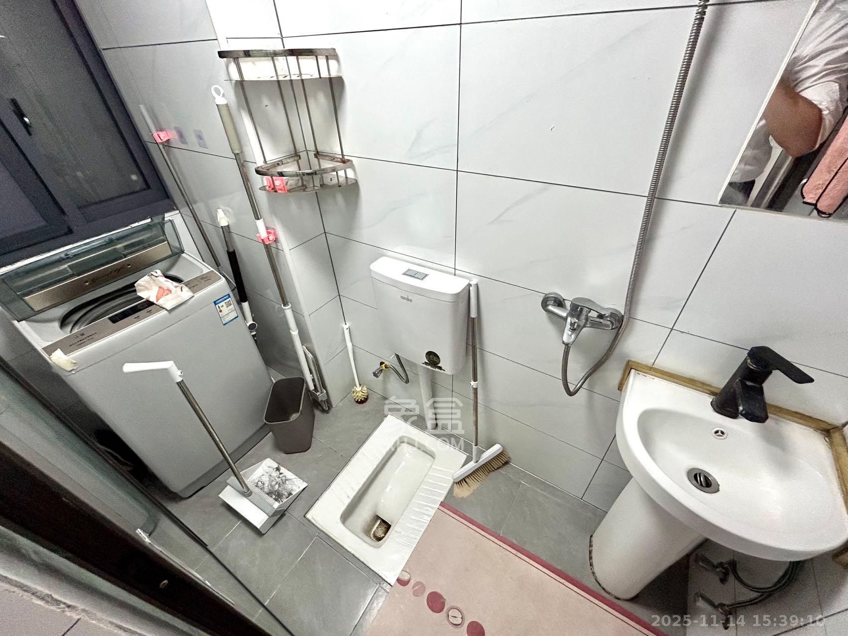 植物油宿舍  1室1厅1卫    2000.0元/月室内图