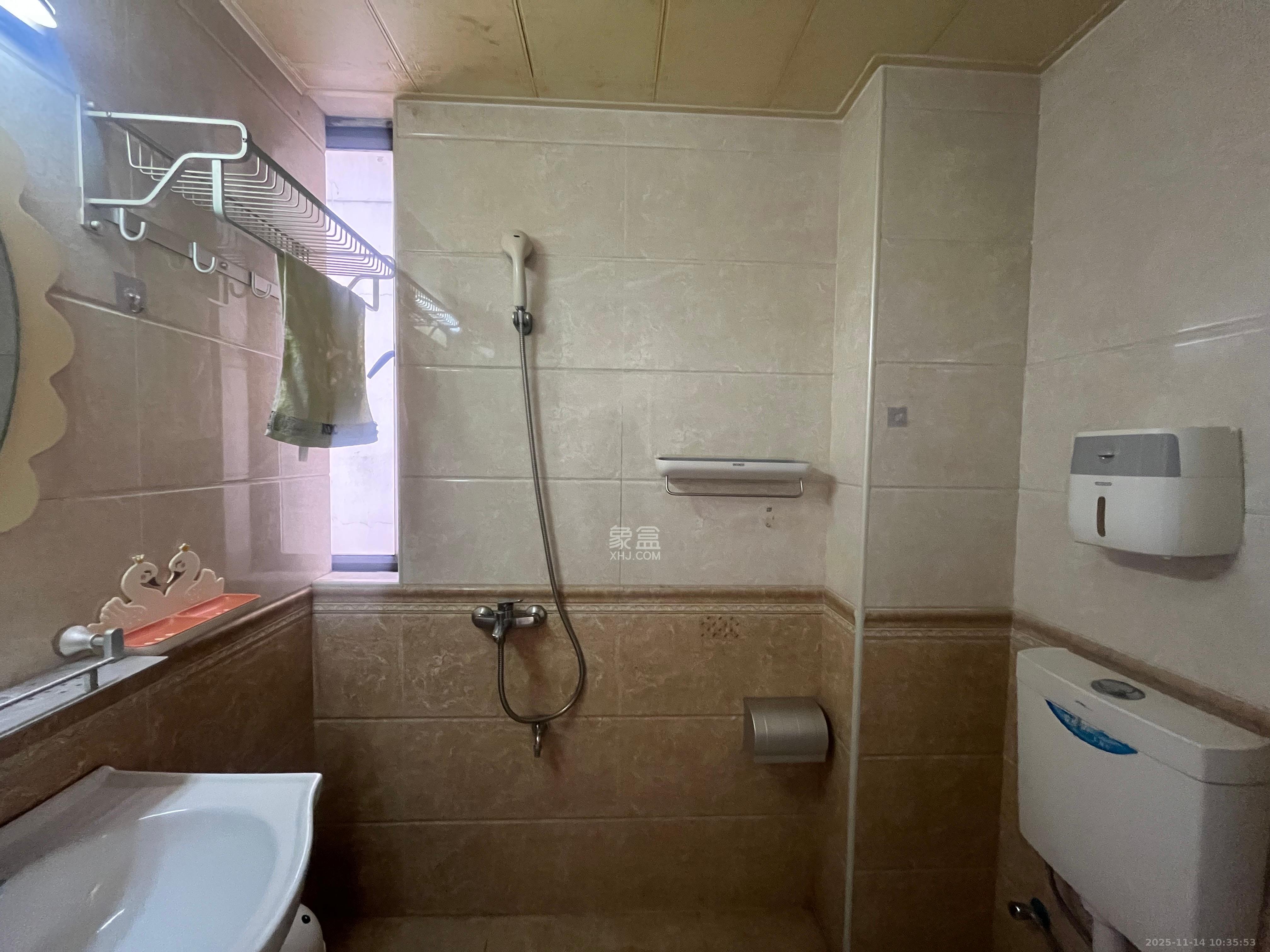 旭辉华庭 3室2厅2卫 2800.0元/月 旭辉华庭 3室2厅2卫 2800.0元/月室内图