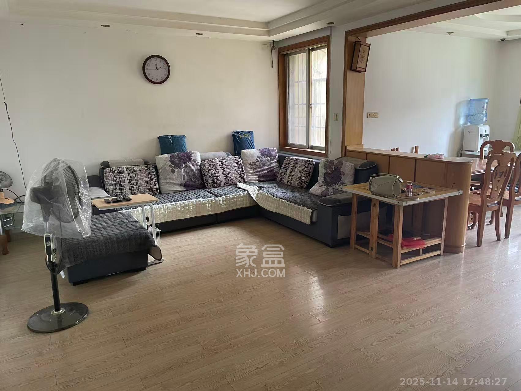 长征花园  3室2厅2卫    2100.0元/月