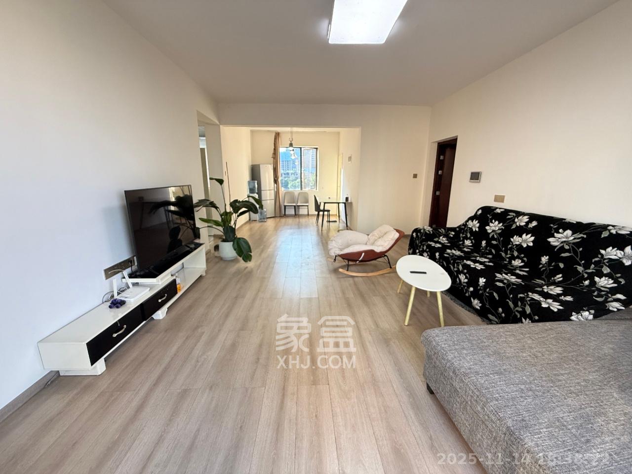 轻盐阳光CEO(轻盐雅苑)(轻奢时代)  3室1厅2卫    2700.0元/月室内图