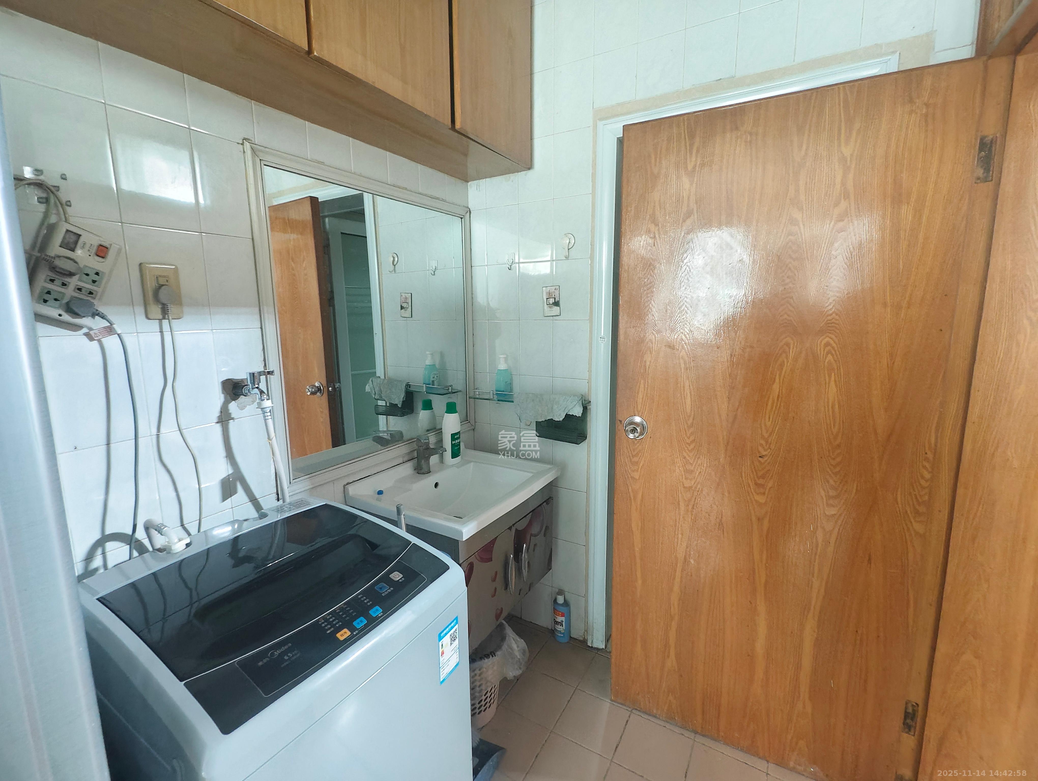 芙蓉广场农行单位宿舍  2室1厅1卫    2300.0元/月室内图