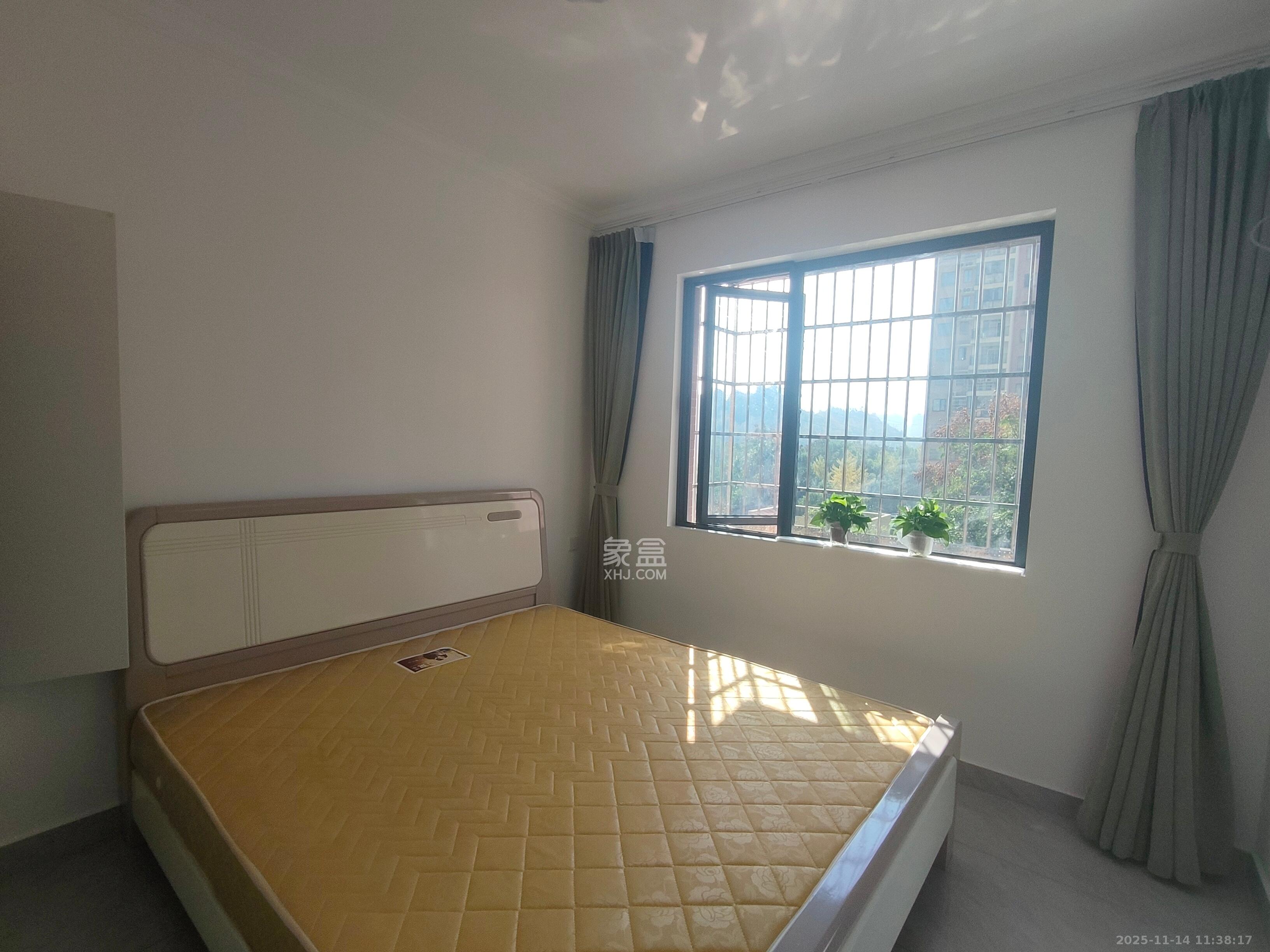 山水新城  2室2厅1卫    2000.0元/月室内图