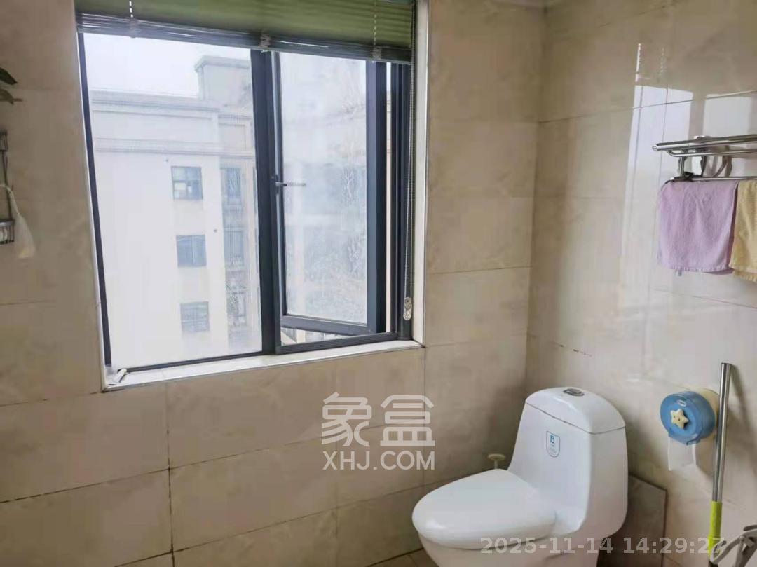 钰龙天下一期  3室2厅1卫    2000.0元/月室内图