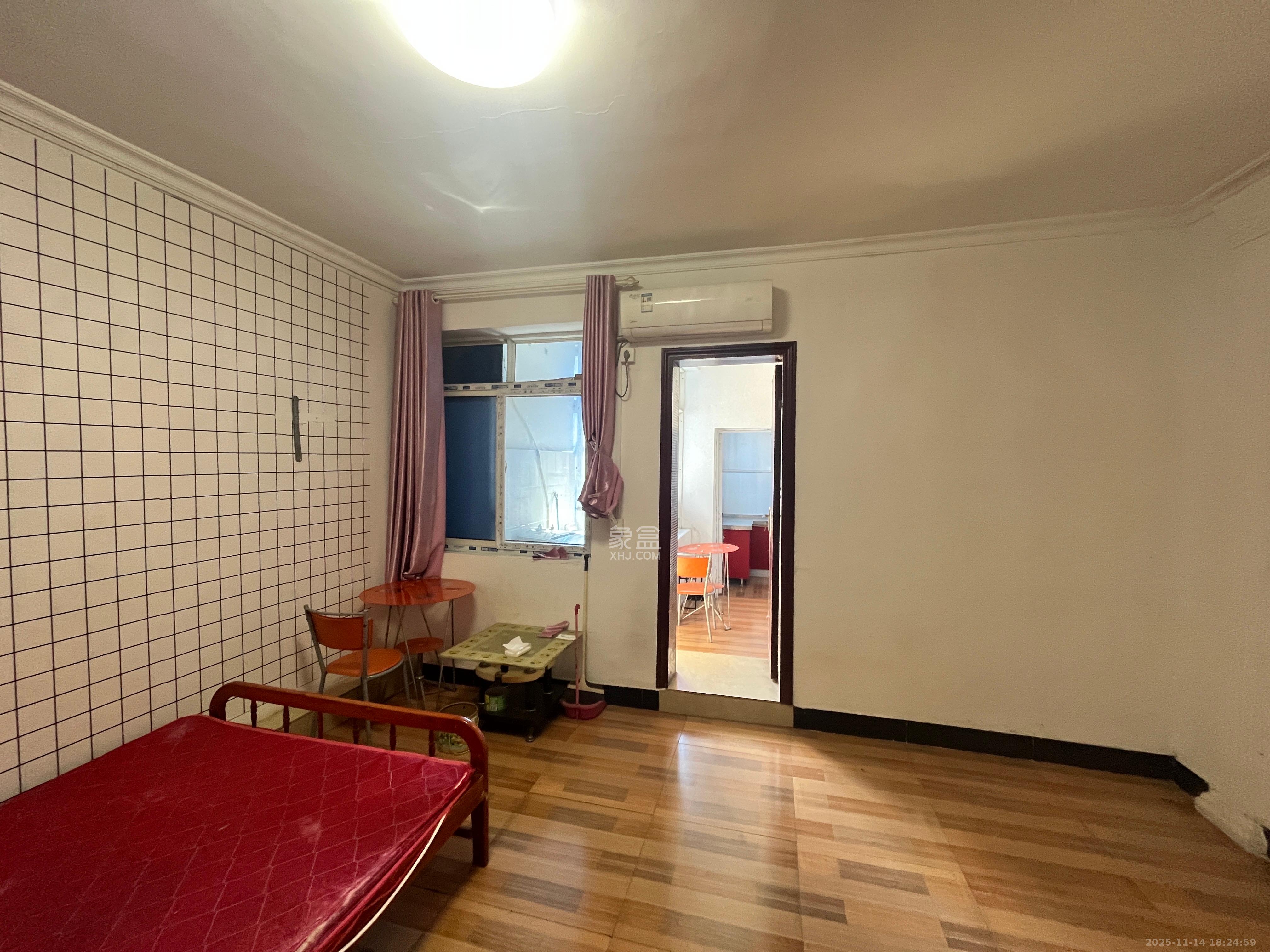 市直属机关宿舍 1室0厅1卫 1000.0元/月 市直属机关宿舍 1室0厅1卫 1000.0元/月室内图