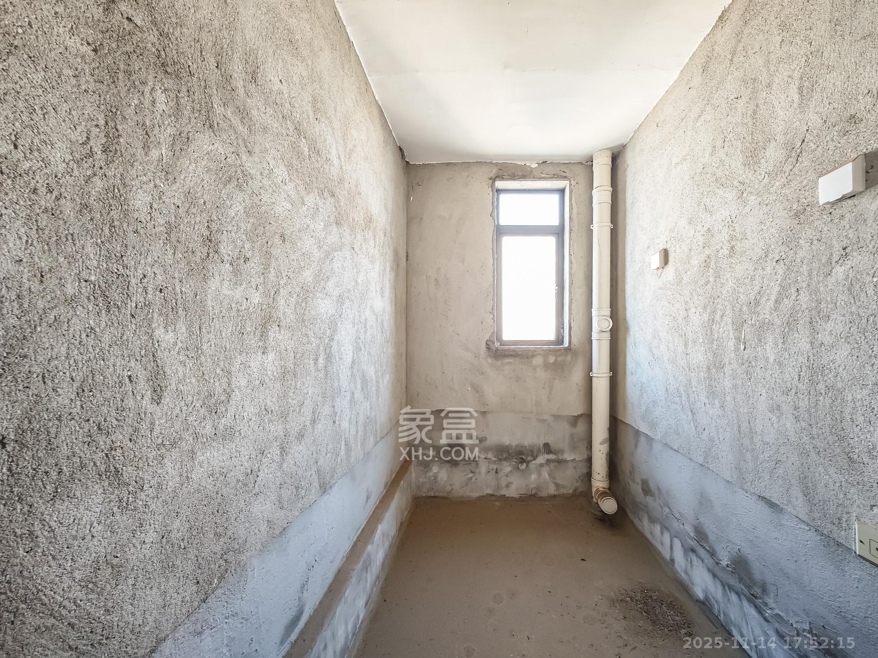 极目楚天 4室2厅2卫 90.0万 极目楚天 4室2厅2卫 90.0万卫生间