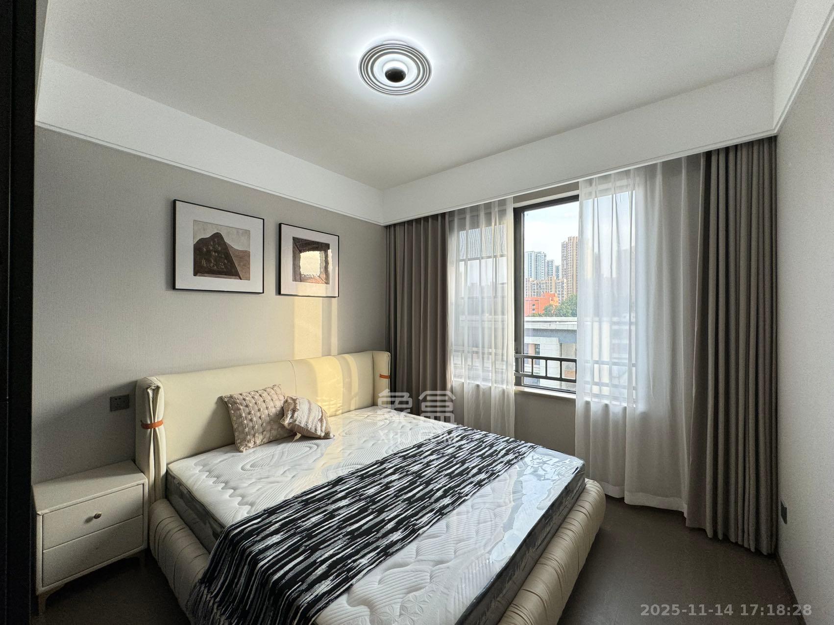 龙湖舜山府  4室2厅2卫    8800.0元/月小区图