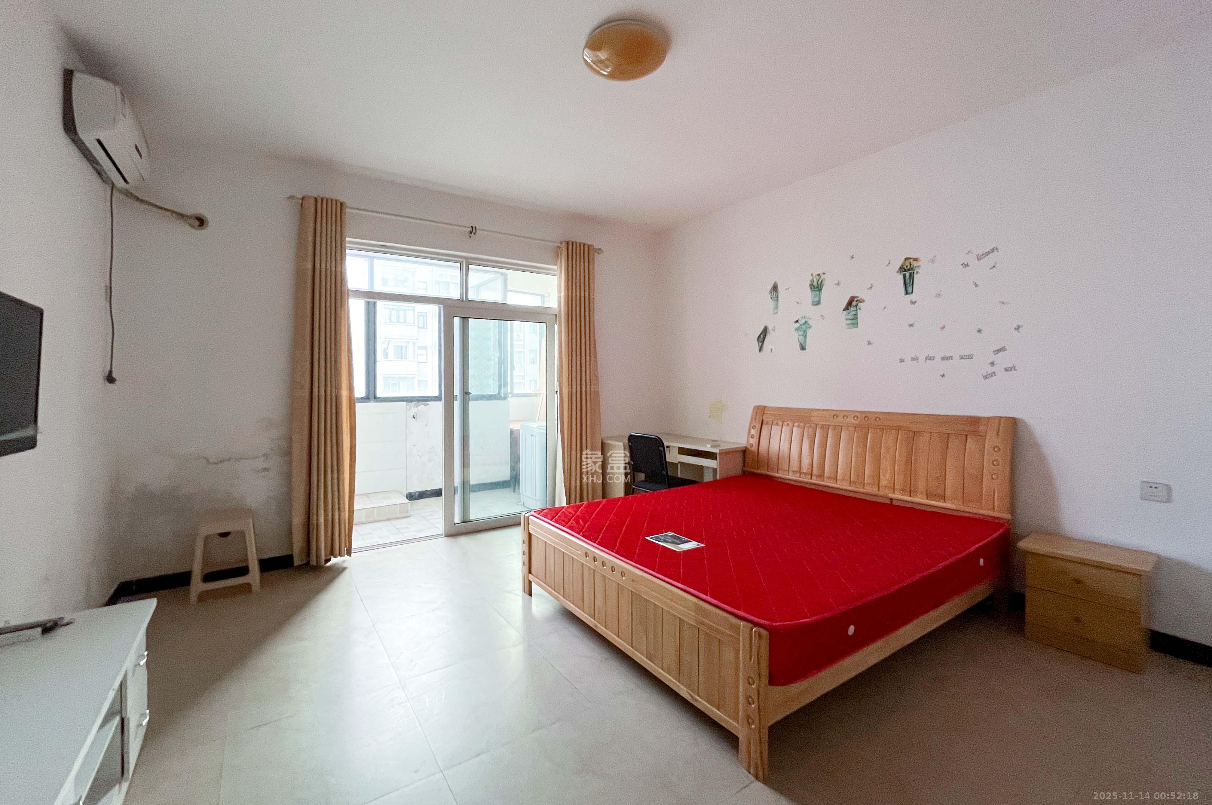 麓阳和景雅苑 4室1厅2卫 93.8万 麓阳和景雅苑 4室1厅2卫 93.8万客厅