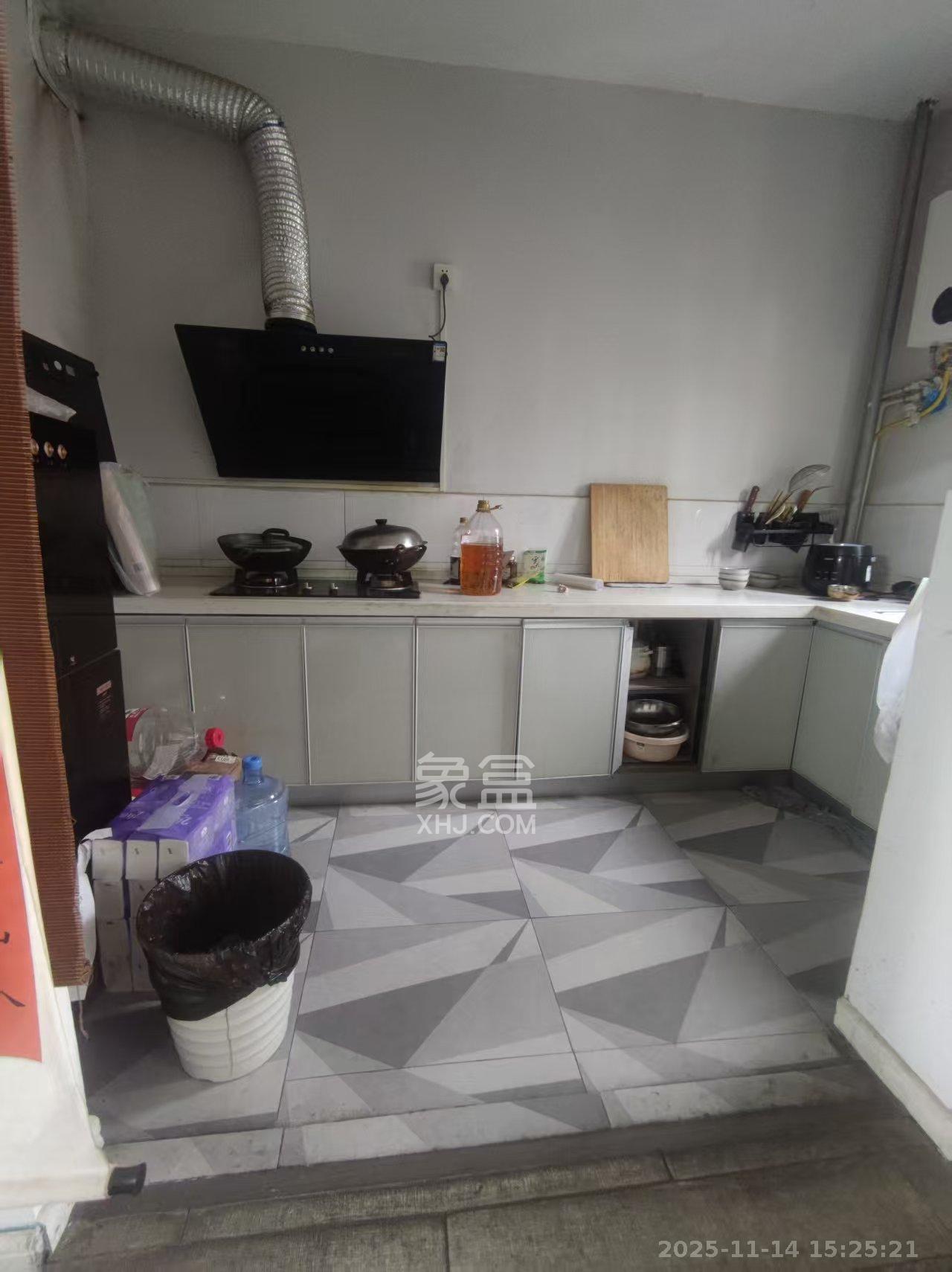 卓越蔚蓝海岸三期  4室2厅2卫    3200.0元/月室内图