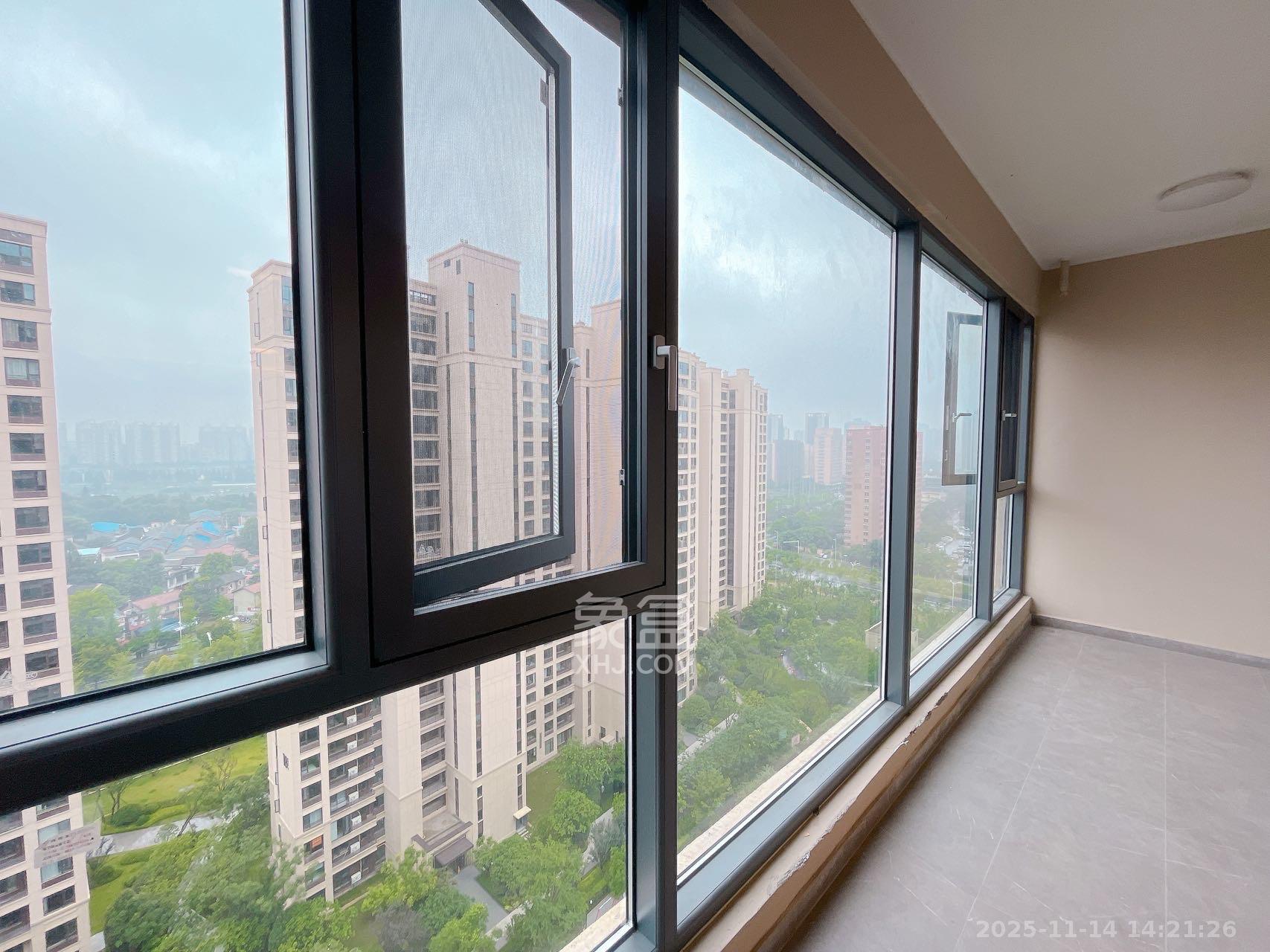 龙湖春江天玺  3室2厅2卫    4300.0元/月室内图