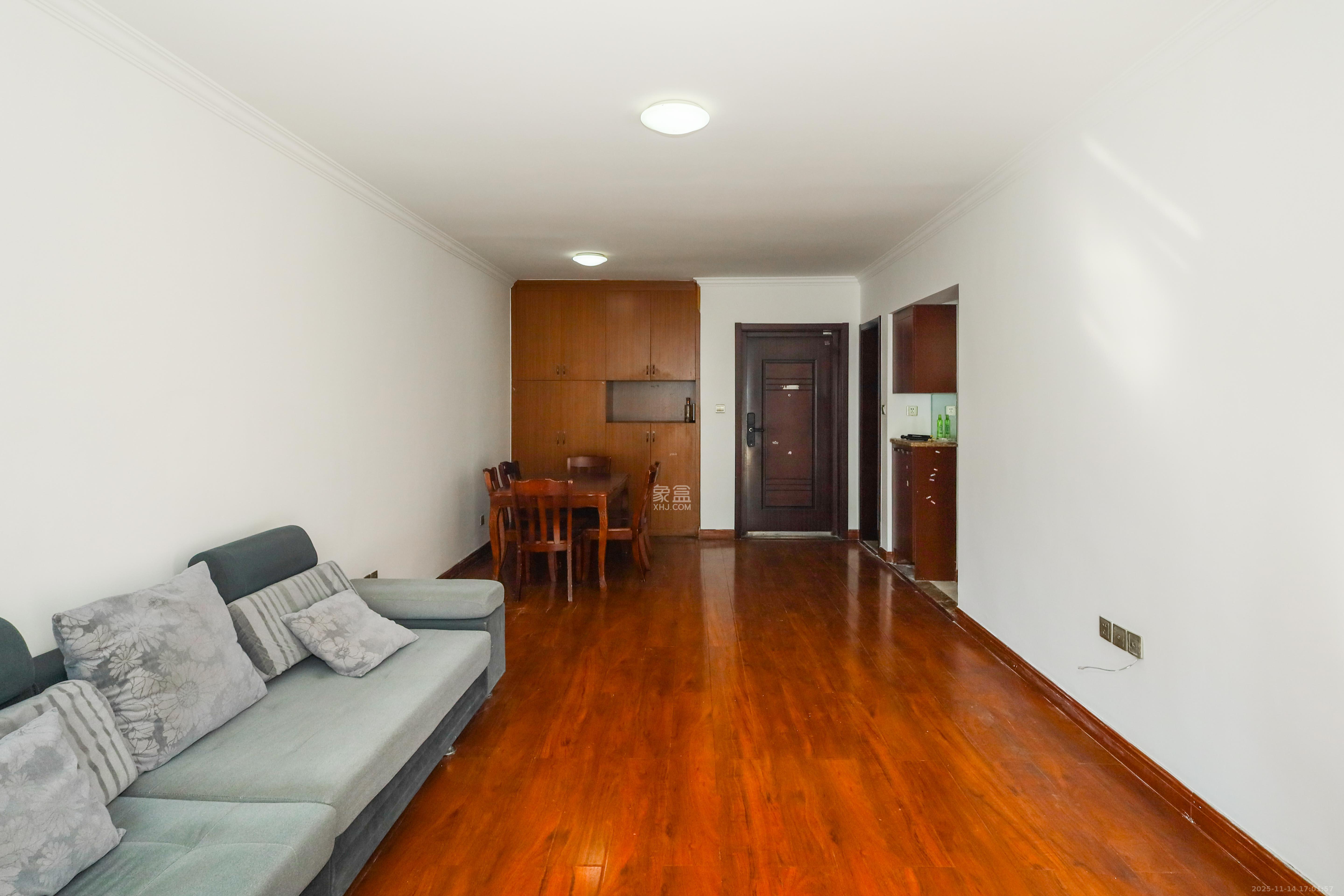 好莱城（弘德西街）  2室2厅1卫    62.0万客厅