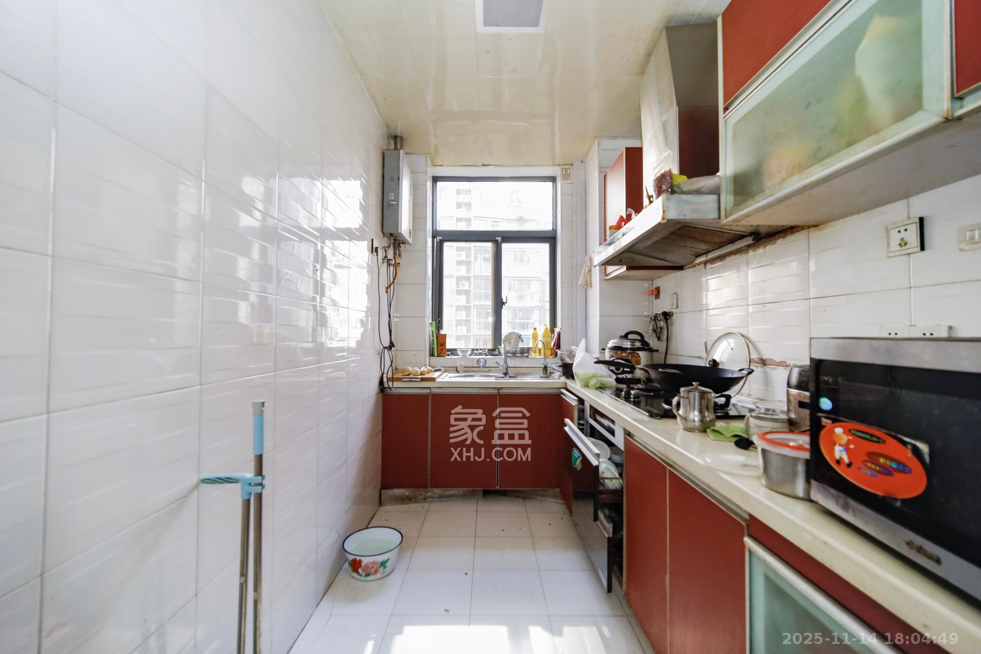 恒盛世家  3室2厅2卫    115.0万厨房