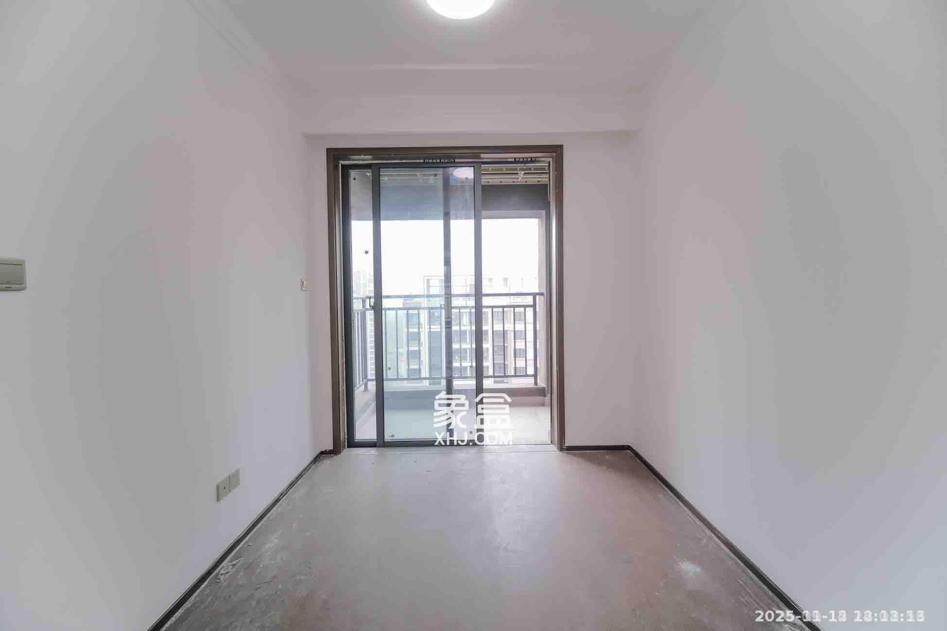 荣盛城  3室2厅2卫    1800.0元/月室内图