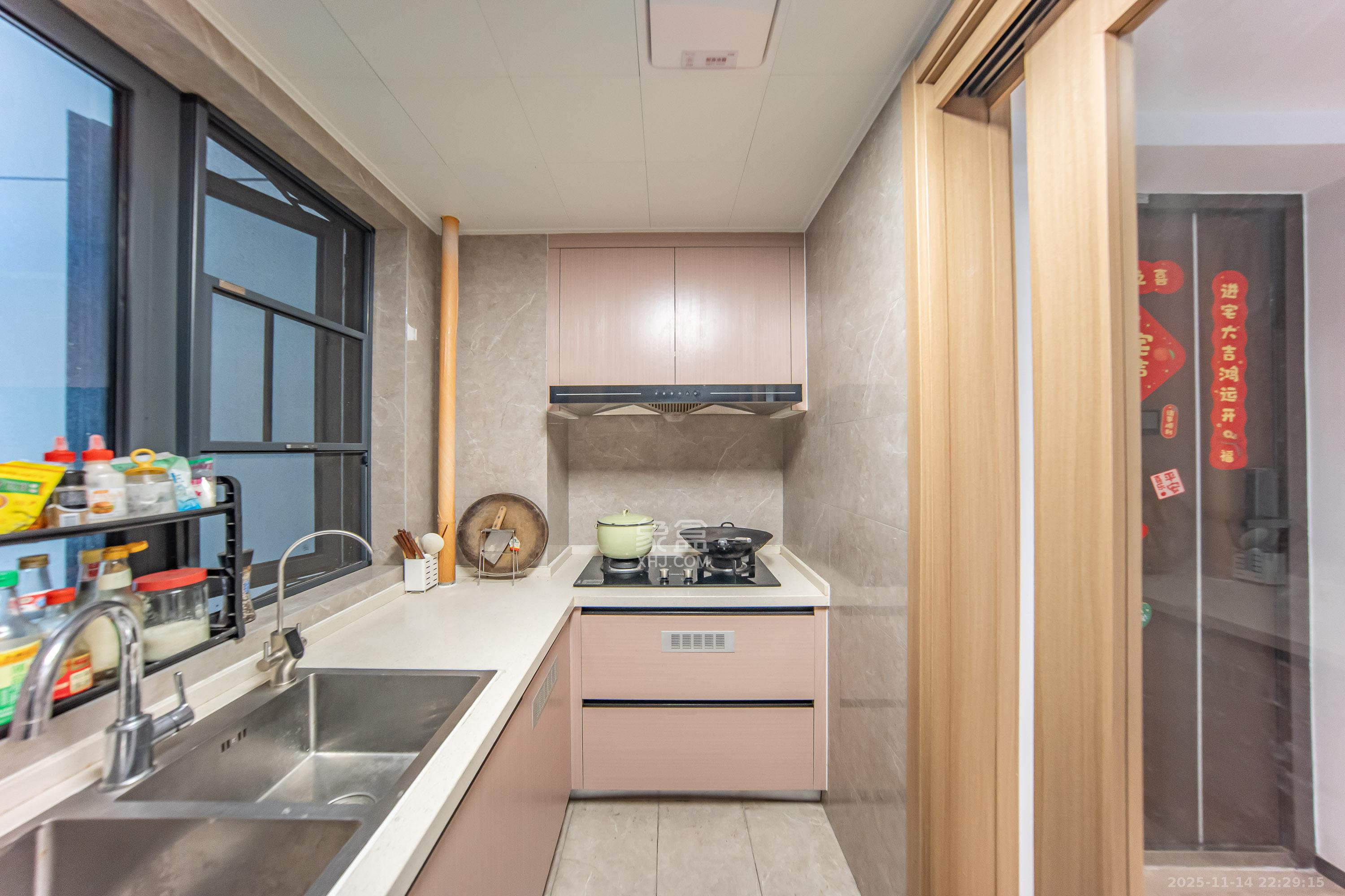 华润凯旋门一期  3室2厅2卫    145.0万厨房